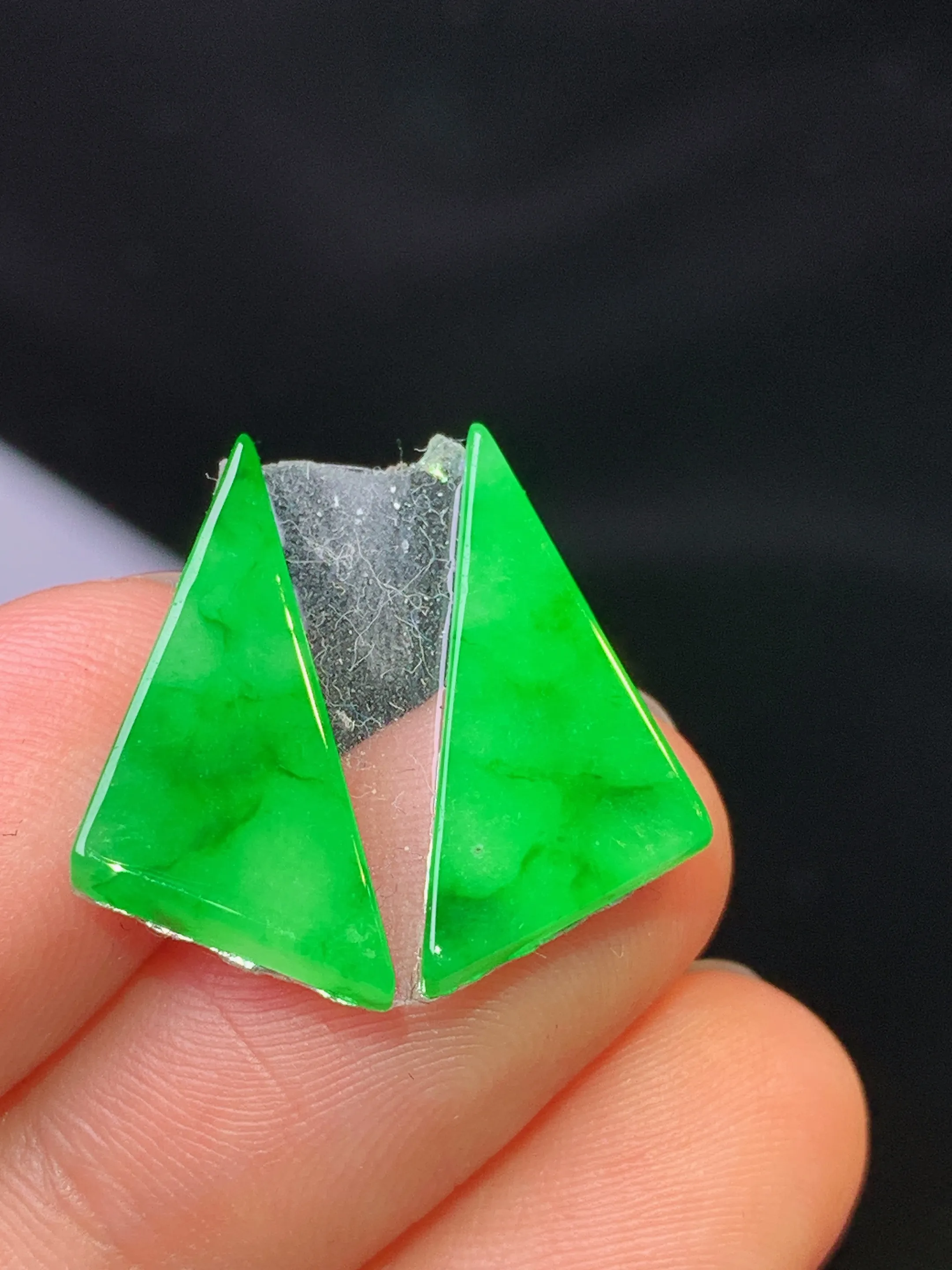 镶嵌款 翠绿方形一对 玉质细腻 色泽清新艳丽 整体尺寸18.7*9*2.6