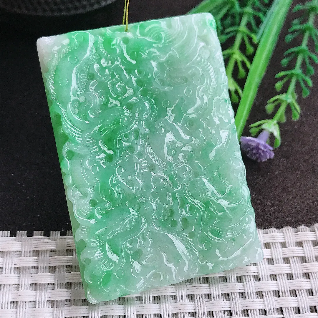 实拍A货翡翠61.8/43.5/6.8老坑精美冰润满绿九龙龙牌吊坠翡翠挂件