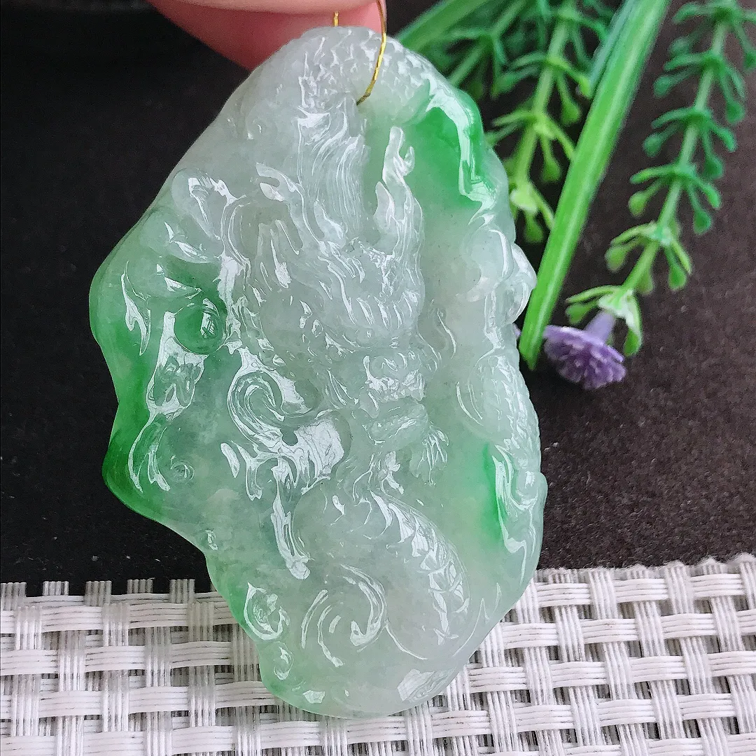 实拍A货翡翠66/42/10.8老坑冰胶水灵飘阳绿龙牌吊坠翡翠挂件