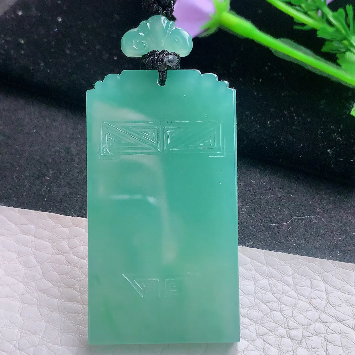 yl实拍55*30.8*5.8缅甸翡翠怀古雕冰蓝无事牌 素面牌玉项坠 玉挂件