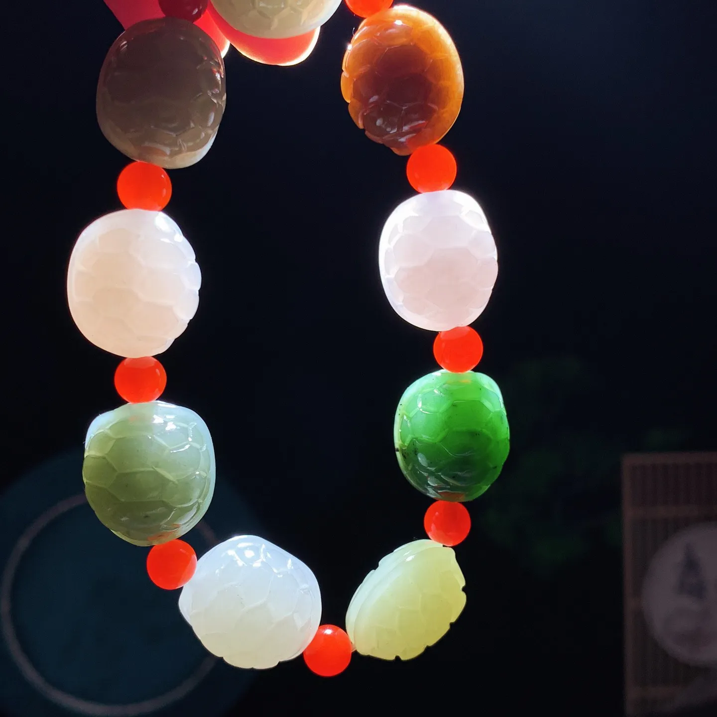 新疆和田玉多宝富贵长寿龟背手串。单颗尺寸18/15/12！无裂无杂 玉质细腻油润 底色纯净 脂粉好，品质好。lt251231