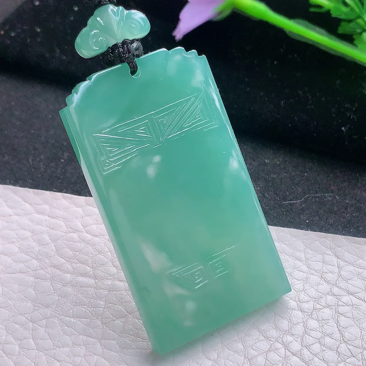 yl实拍55*30.8*5.8缅甸翡翠怀古雕冰蓝无事牌 素面牌玉项坠 玉挂件