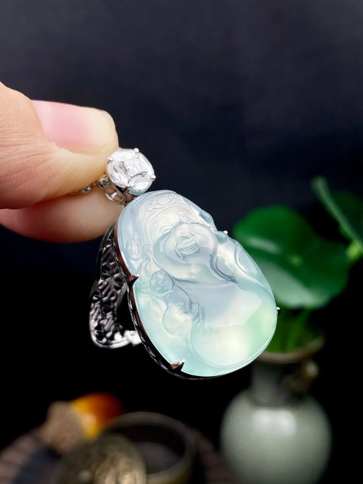 【冰种飘花财神】质地细腻，饱满圆润，笑口常开，18k金钻镶嵌，裸石尺寸26*19.3*6毫米