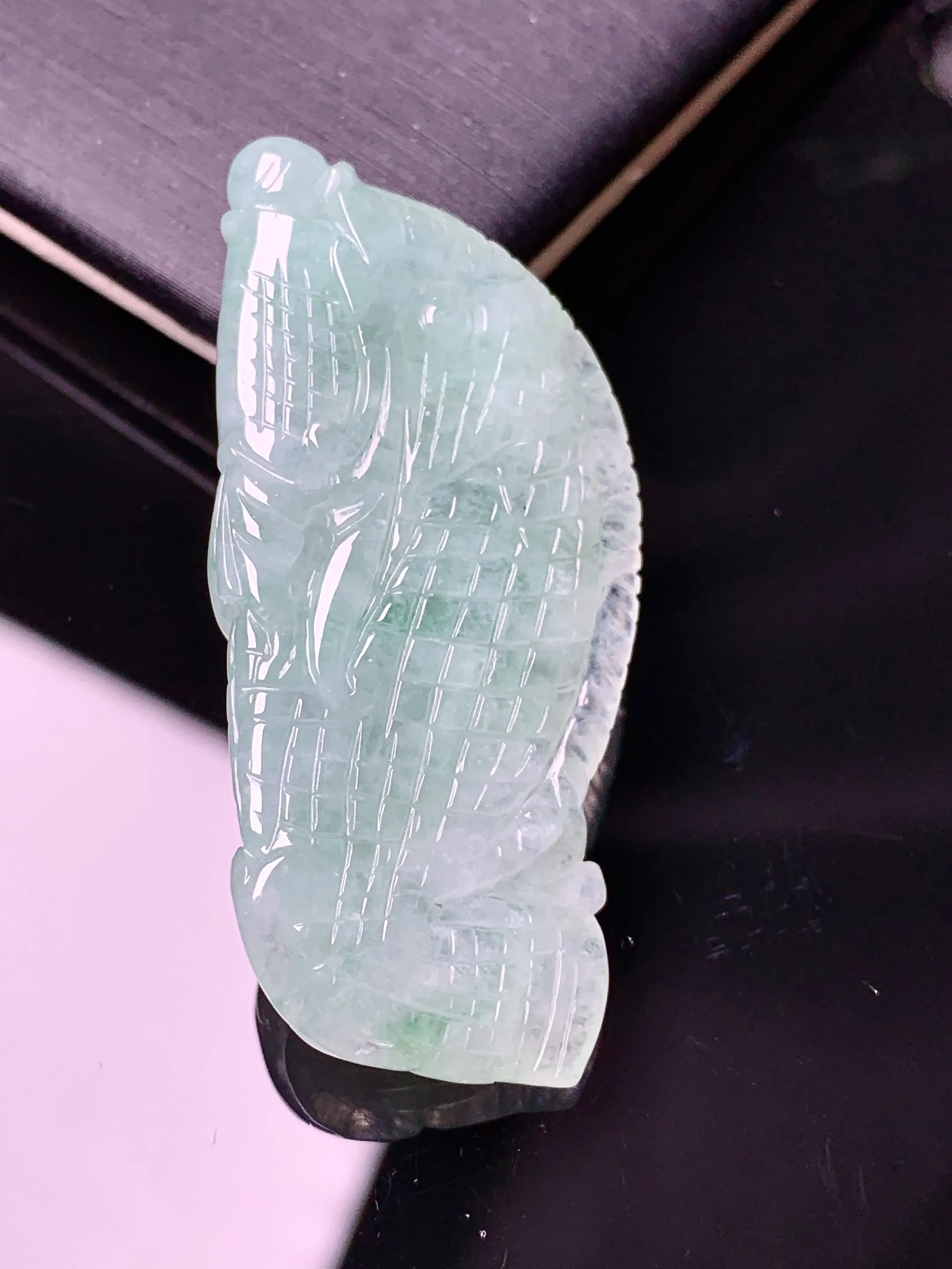 飘绿金鱼吊坠 玉质细腻 色泽清新艳丽 整体尺寸44*20*6.6