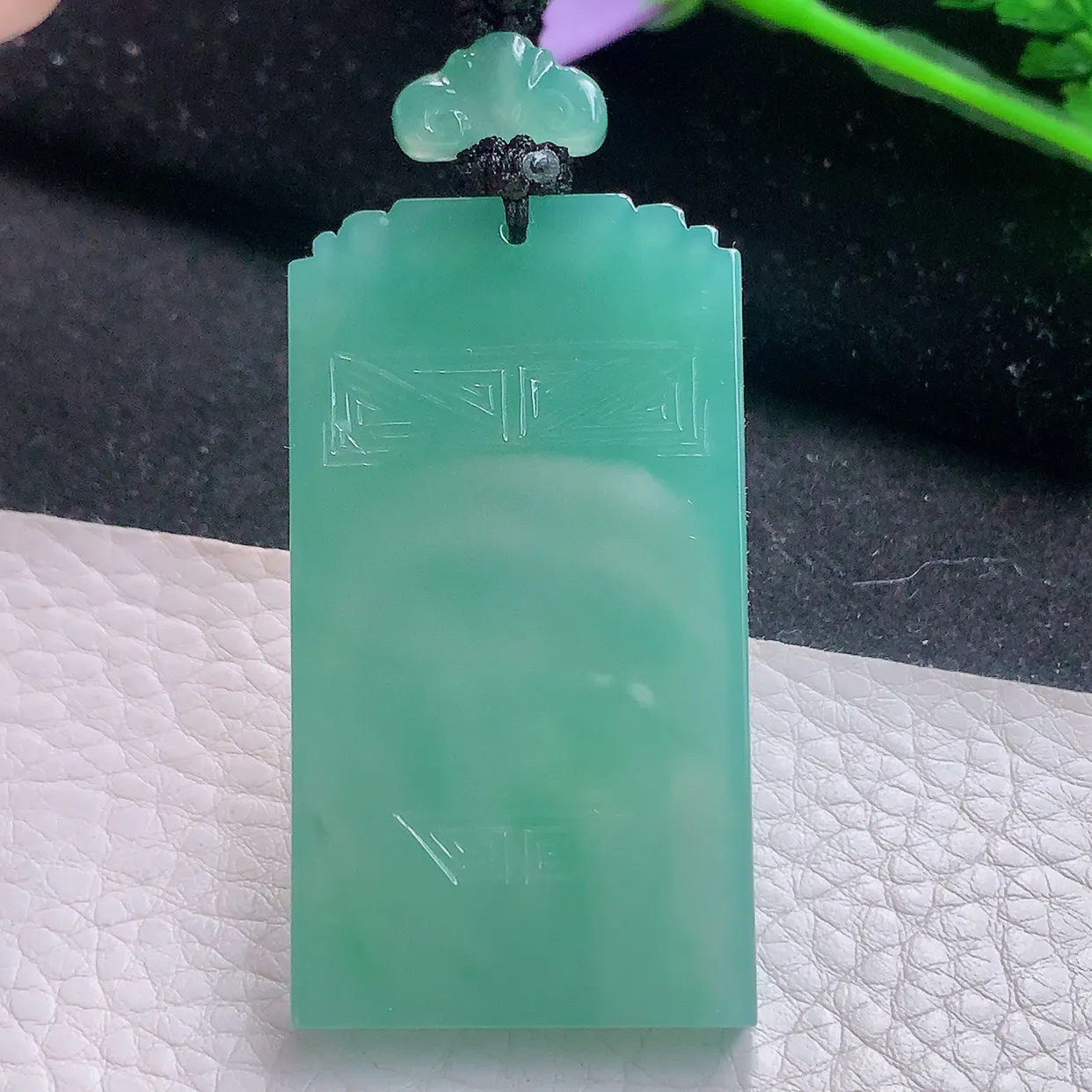 yl实拍55*30.8*5.8缅甸翡翠怀古雕冰蓝无事牌 素面牌玉项坠 玉挂件