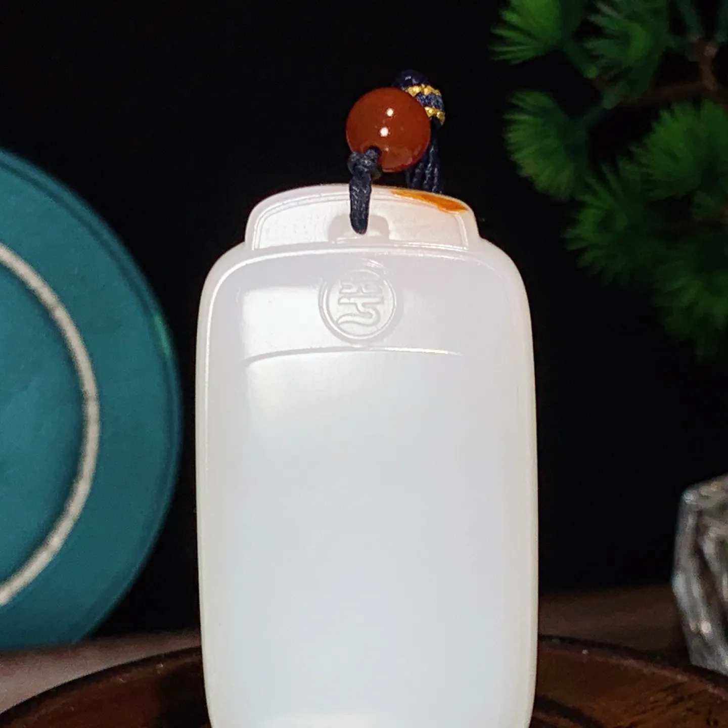 新疆和田玉羊脂白平安无事牌挂件。尺寸58/33/13重60.6克 无裂无杂 玉质细腻油润 底色纯净 