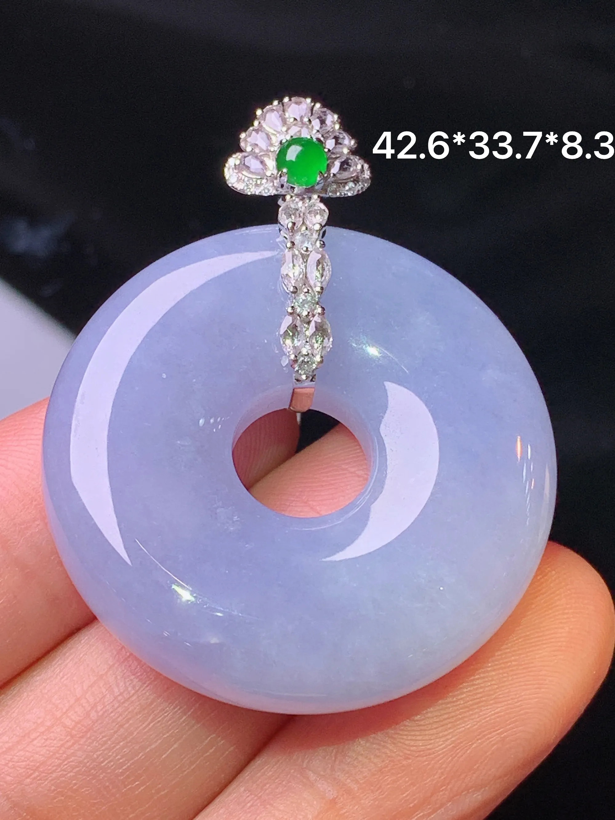 18k金钻镶嵌紫罗兰平安环吊坠 玉质细腻 色泽清新艳丽 整体尺寸42.6*33.7*8.3