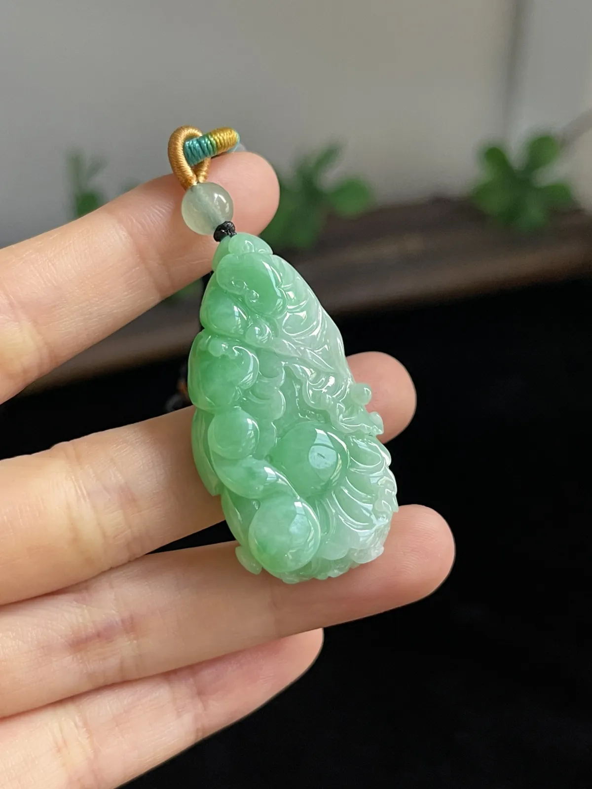 翡翠糯化种浅绿色玉白菜，配珠未测