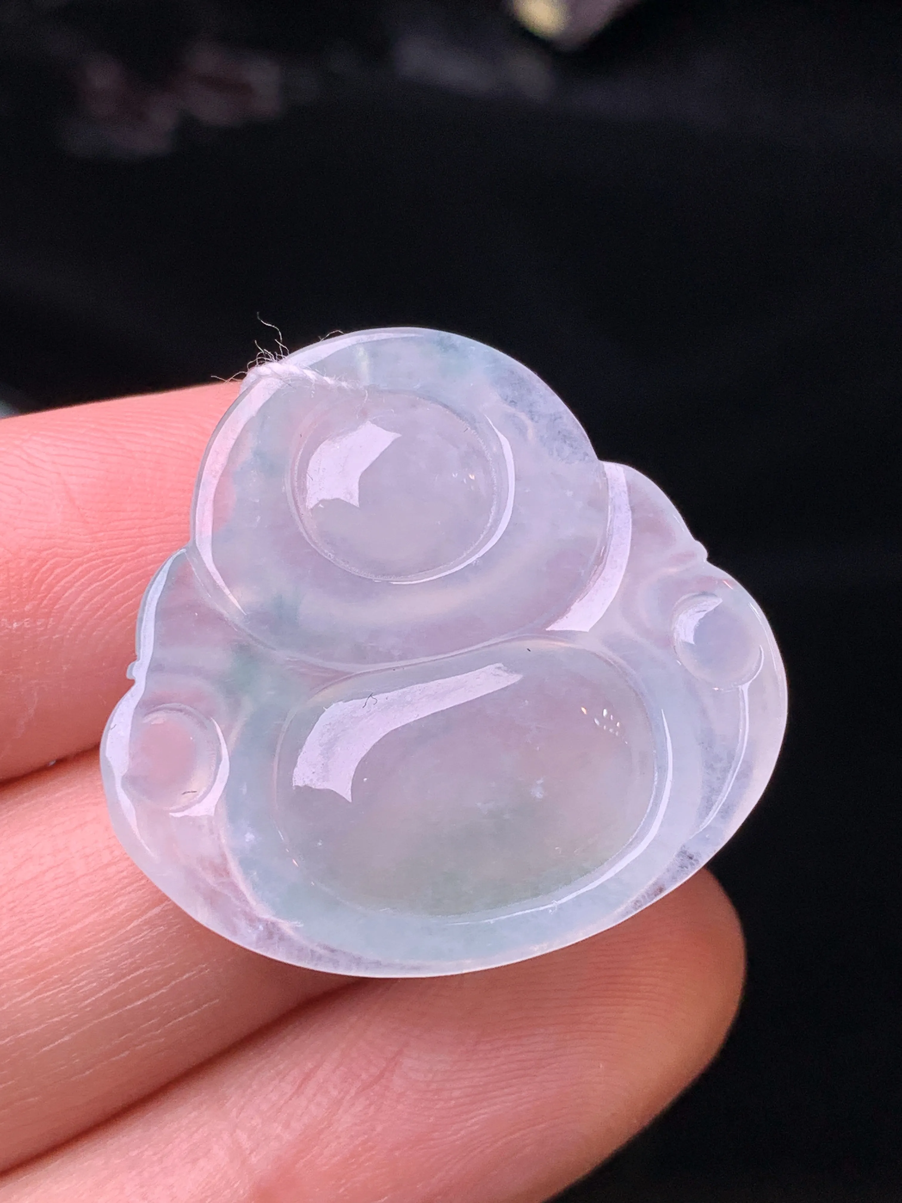 冰种佛公飘绿吊坠 玉质细腻 色泽清新艳丽 整体尺寸26.6*28*5