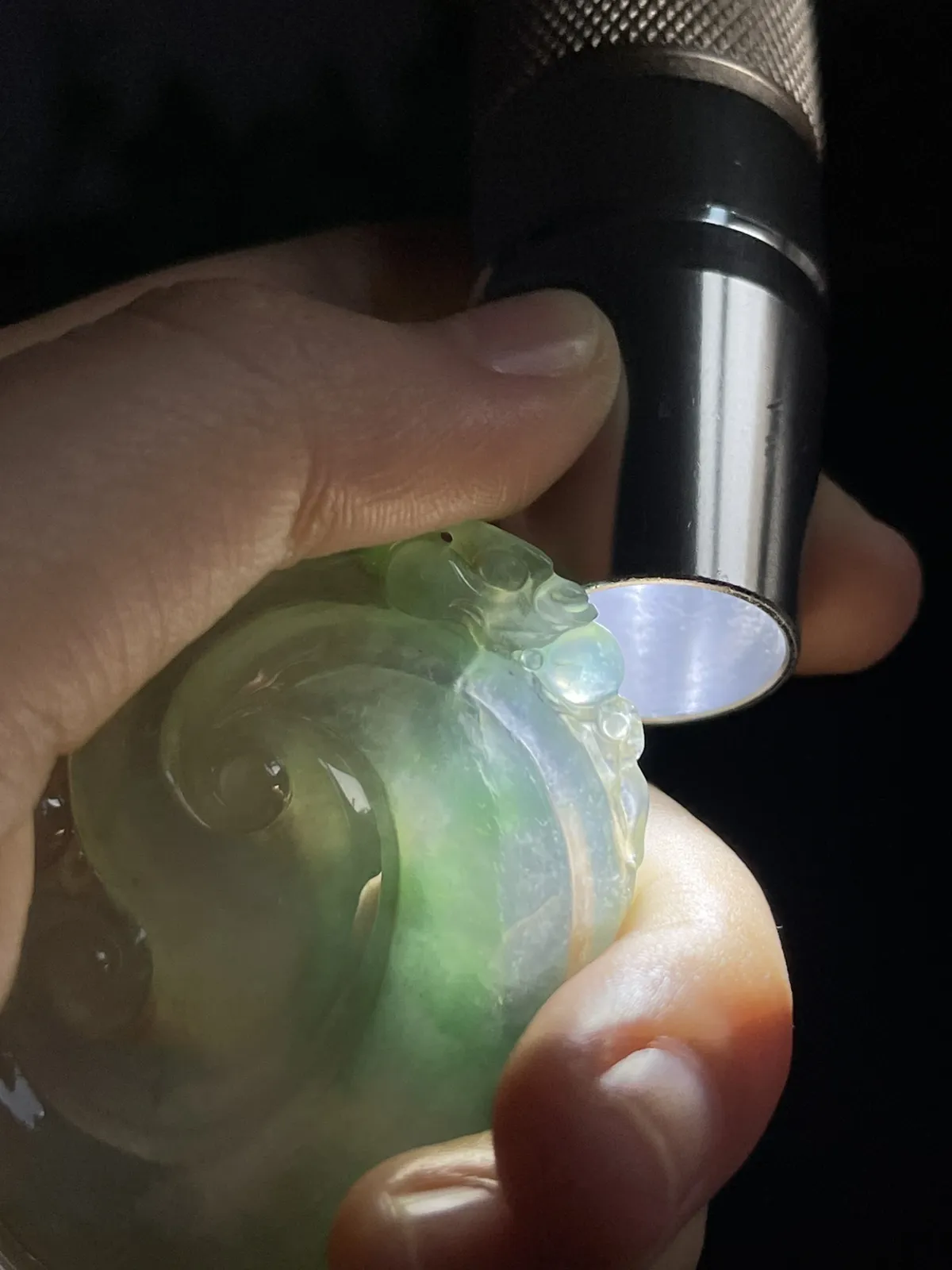 翡翠冰糯种飘绿如意