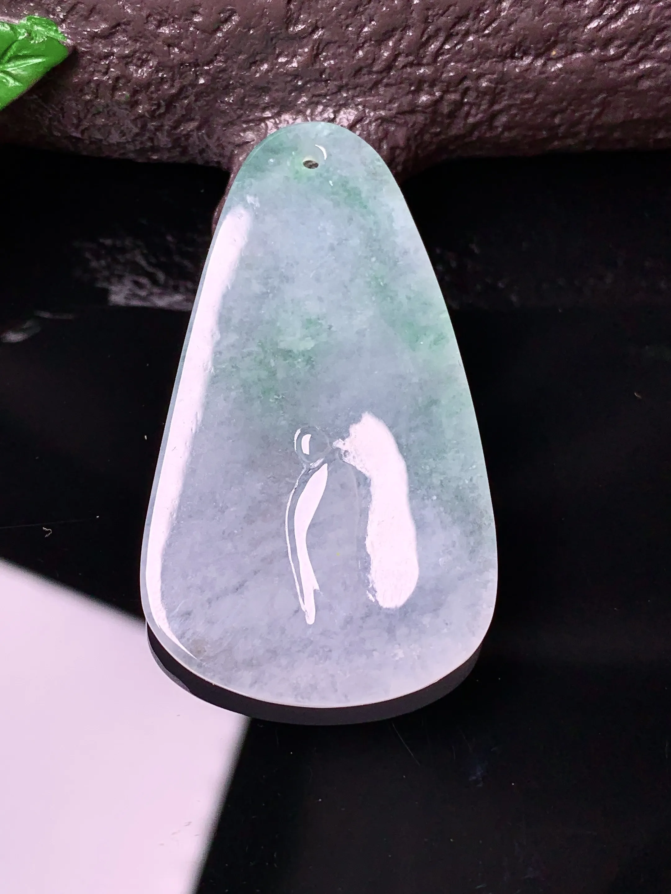 冰种飘绿悟道吊坠 玉质细腻 色泽清新艳丽 整体尺寸42.5*24.3*2.7