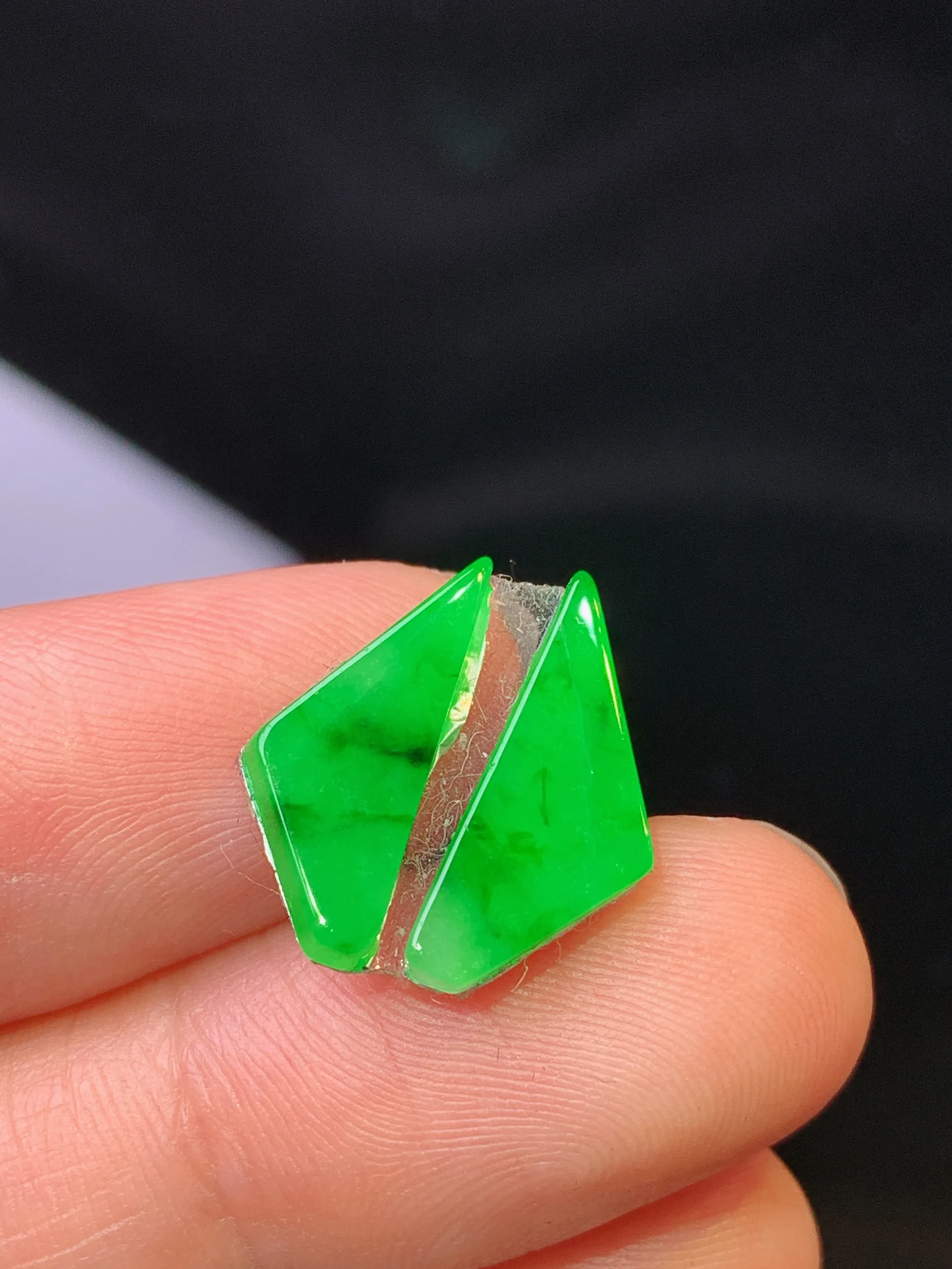 镶嵌款 翠绿方形一对 玉质细腻 色泽清新艳丽 整体尺寸16.8*6.5*2.3