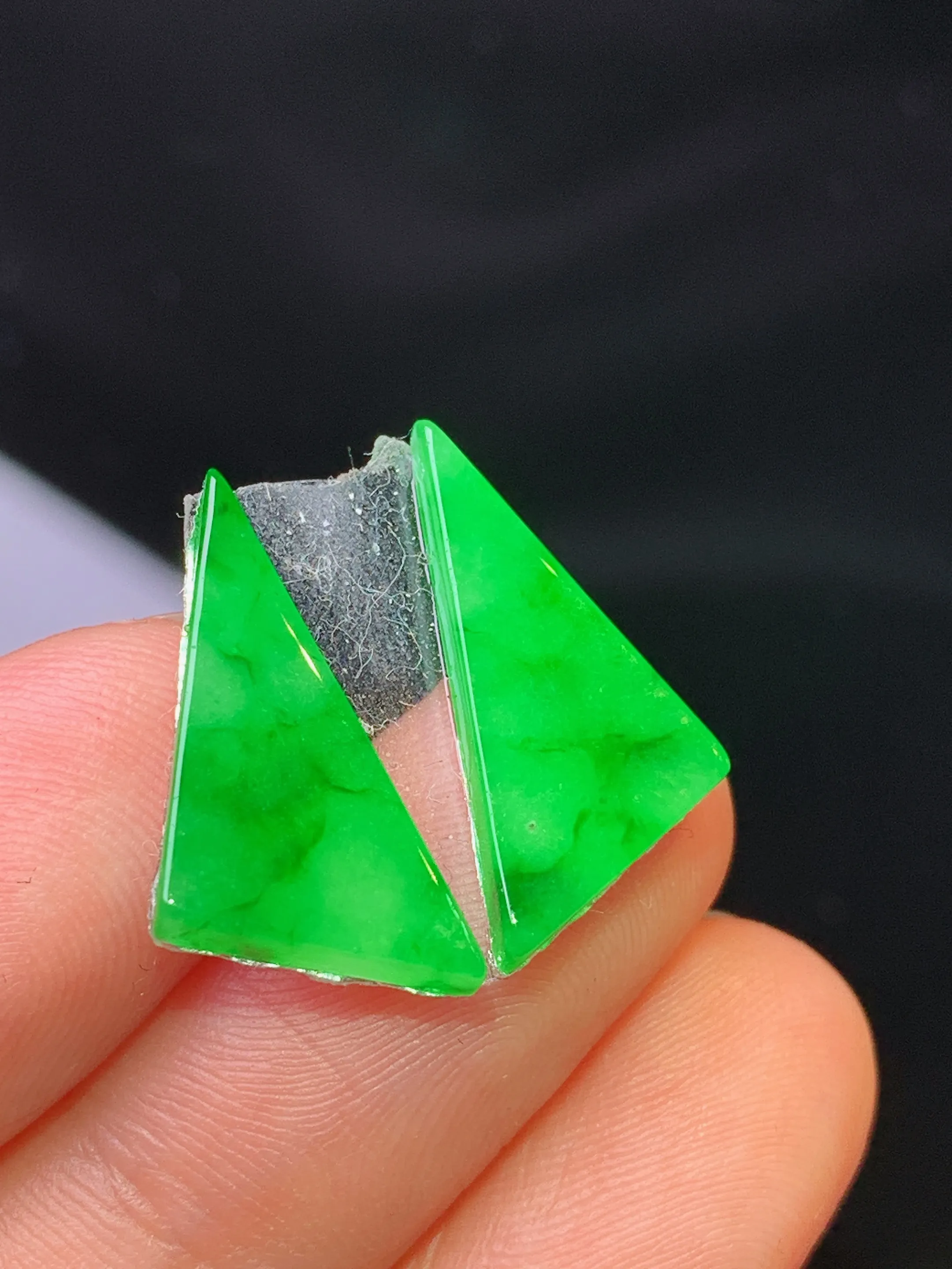 镶嵌款 翠绿方形一对 玉质细腻 色泽清新艳丽 整体尺寸18.7*9*2.6