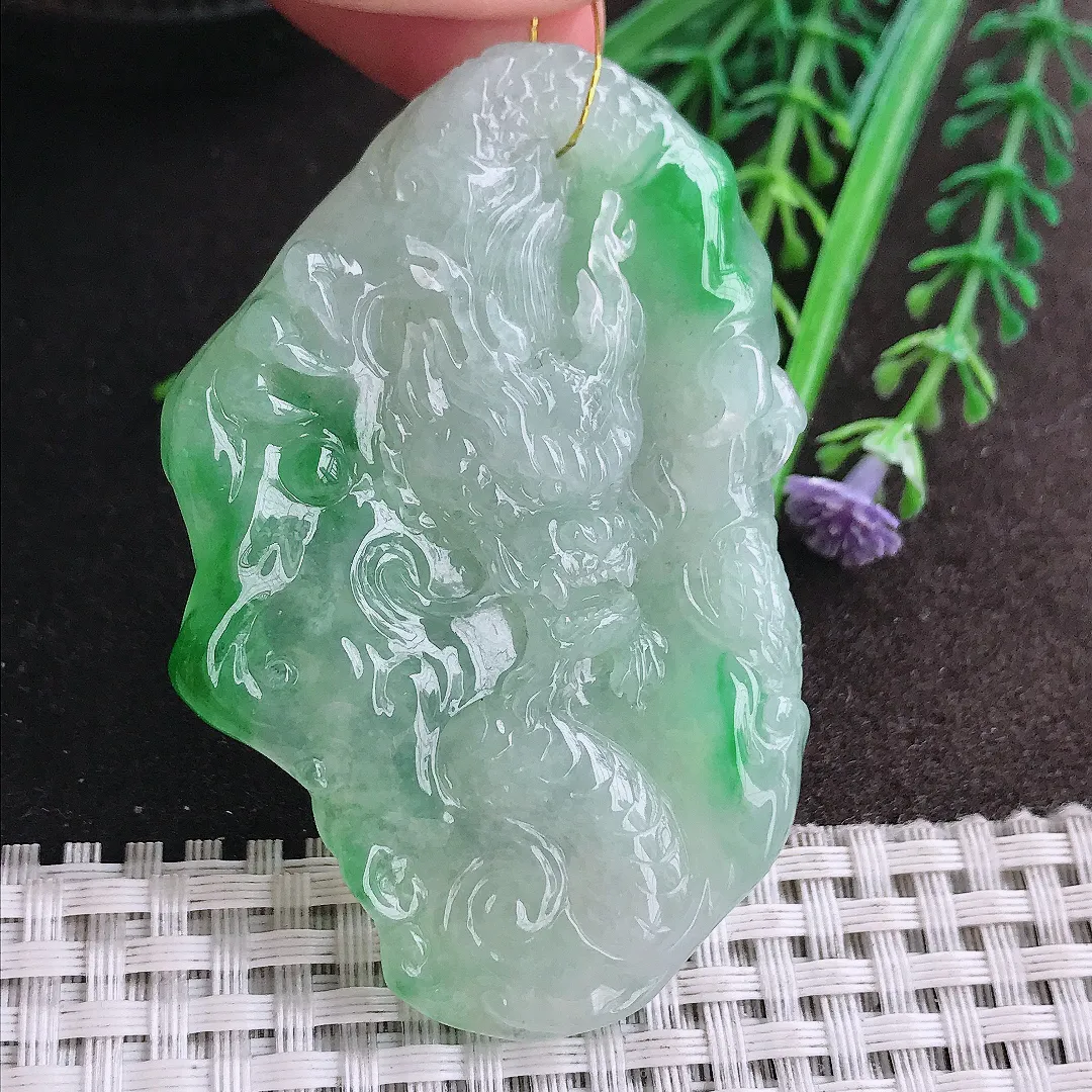实拍A货翡翠66/42/10.8老坑冰胶水灵飘阳绿龙牌吊坠翡翠挂件