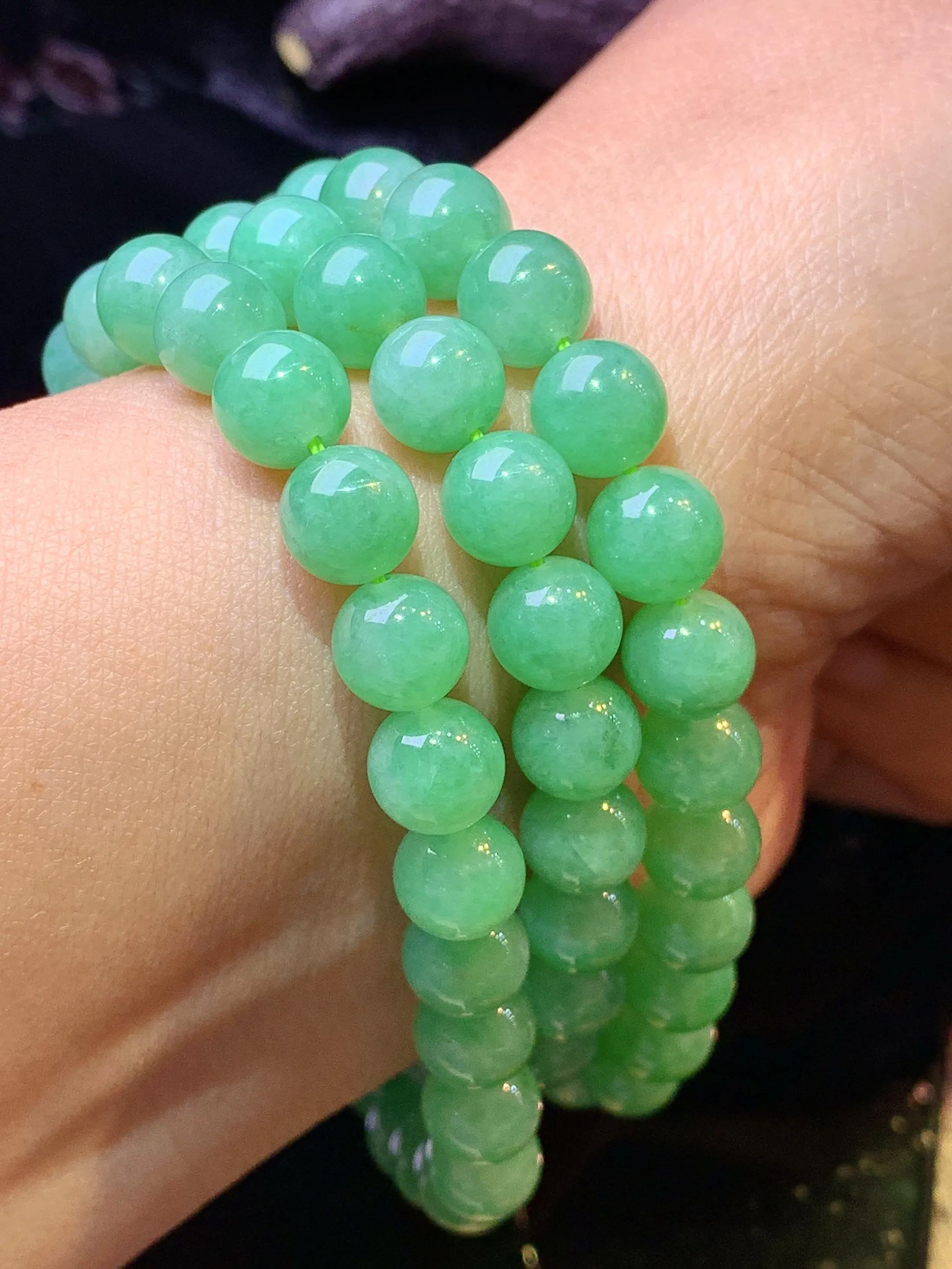 翠绿圆珠项链 玉质细腻 色泽清新艳丽 整体尺寸7.8