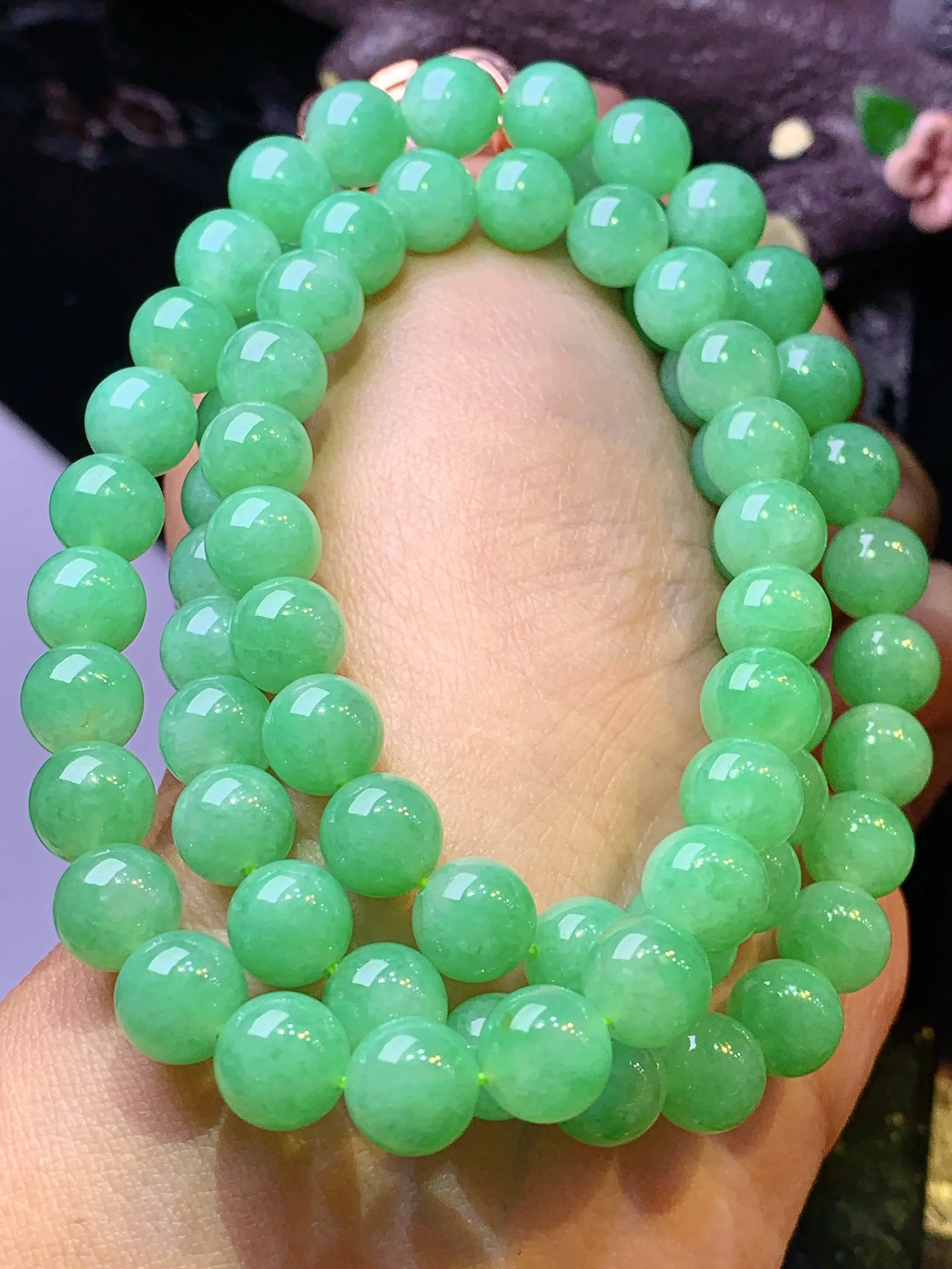 翠绿圆珠项链 玉质细腻 色泽清新艳丽 整体尺寸7.8