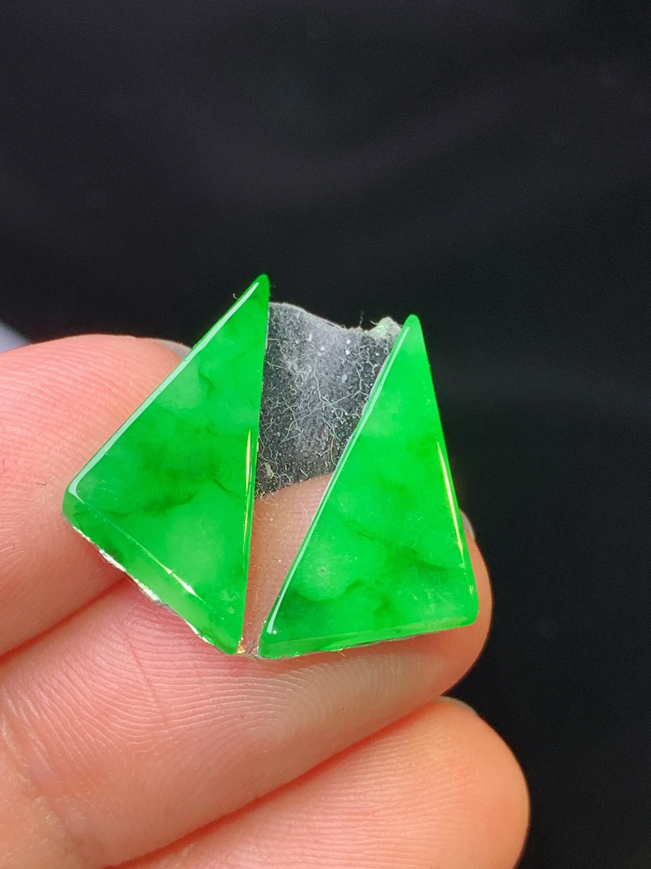 镶嵌款 翠绿方形一对 玉质细腻 色泽清新艳丽 整体尺寸18.7*9*2.6