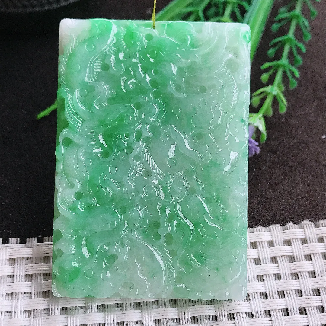 实拍A货翡翠61.8/43.5/6.8老坑精美冰润满绿九龙龙牌吊坠翡翠挂件