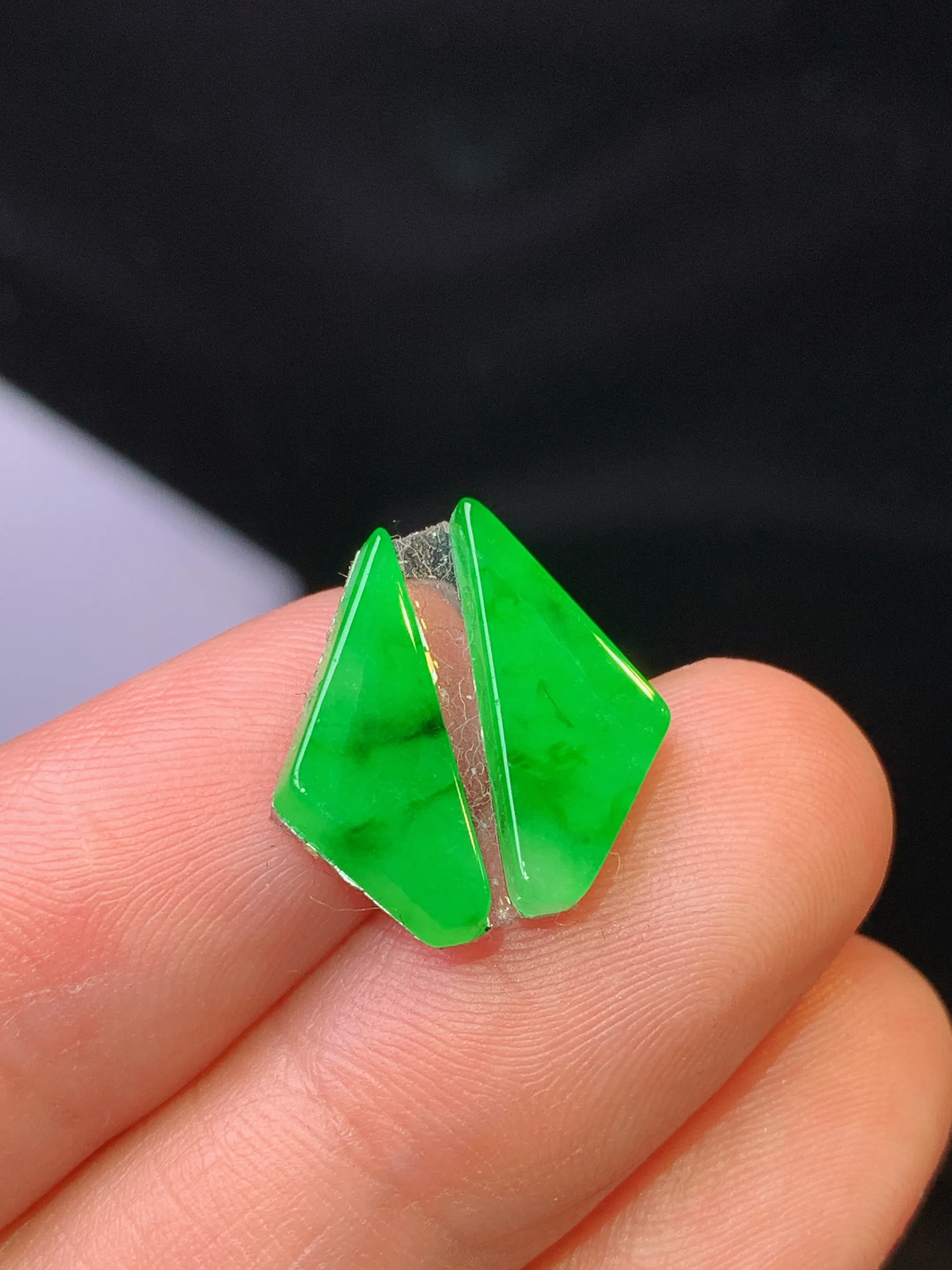 镶嵌款 翠绿方形一对 玉质细腻 色泽清新艳丽 整体尺寸16.8*6.5*2.3