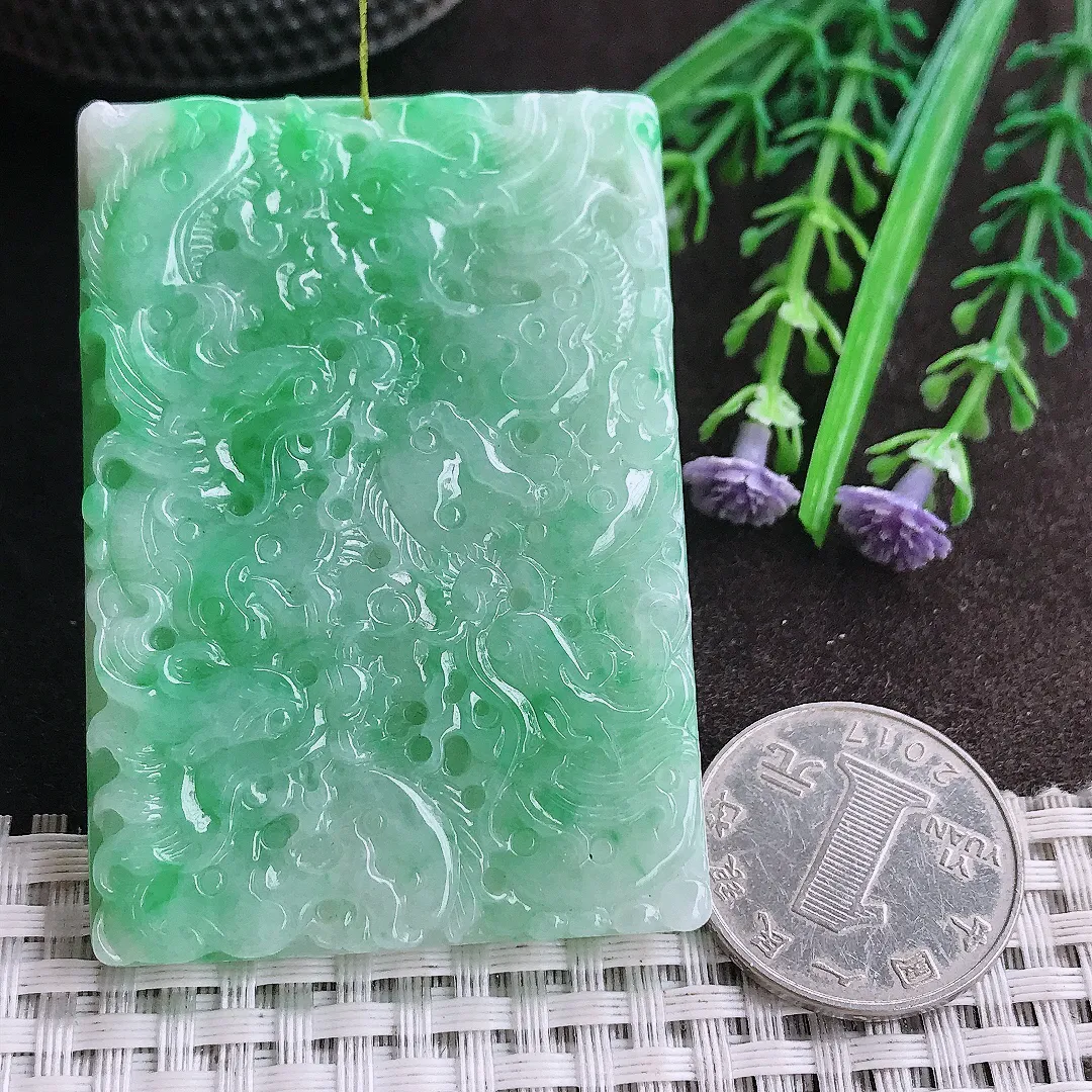 实拍A货翡翠61.8/43.5/6.8老坑精美冰润满绿九龙龙牌吊坠翡翠挂件