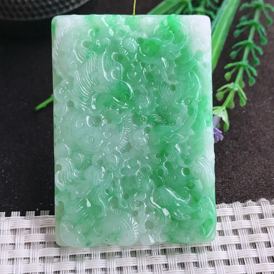 实拍A货翡翠61.8/43.5/6.8老坑精美冰润满绿九龙龙牌吊坠翡翠挂件