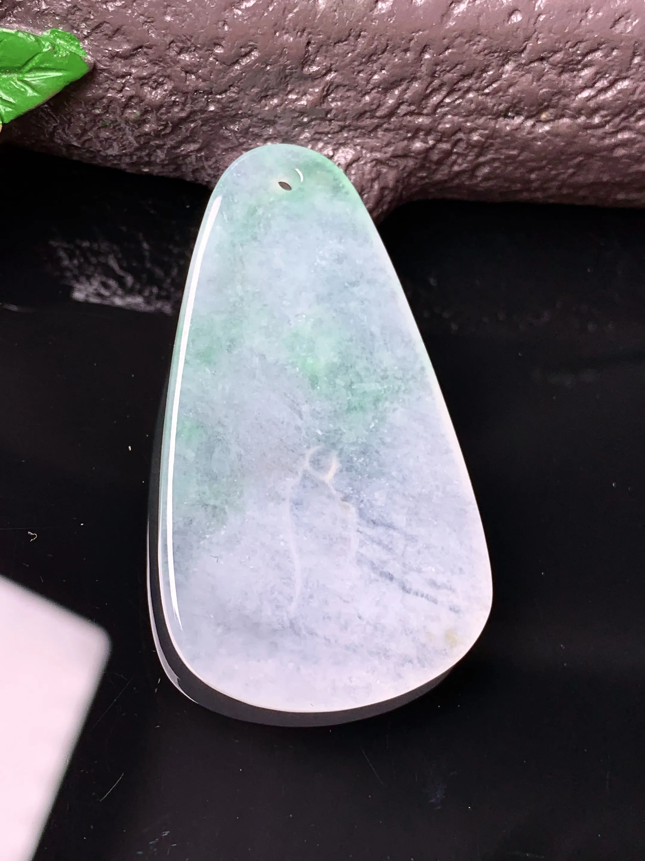 冰种飘绿悟道吊坠 玉质细腻 色泽清新艳丽 整体尺寸42.5*24.3*2.7