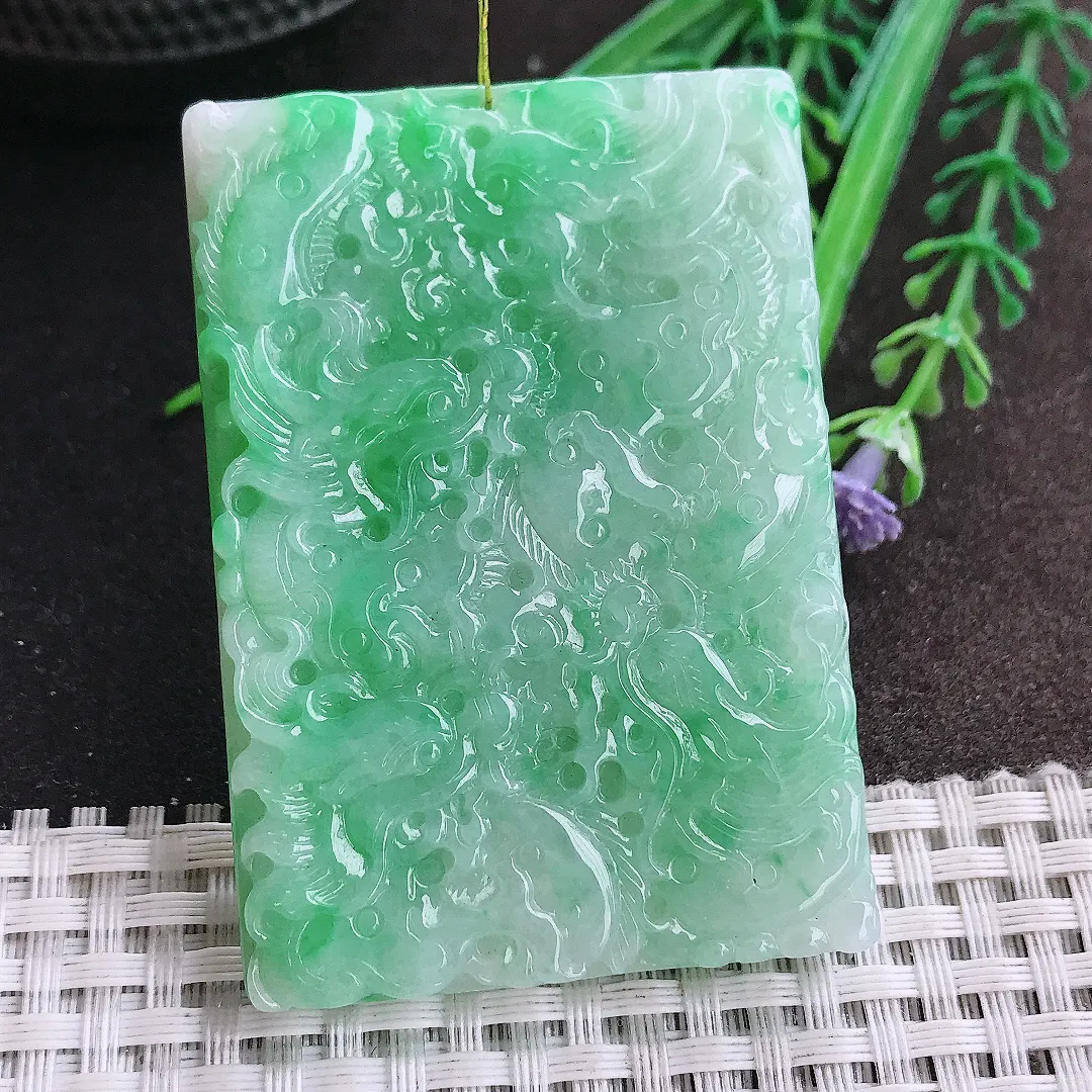 实拍A货翡翠61.8/43.5/6.8老坑精美冰润满绿九龙龙牌吊坠翡翠挂件
