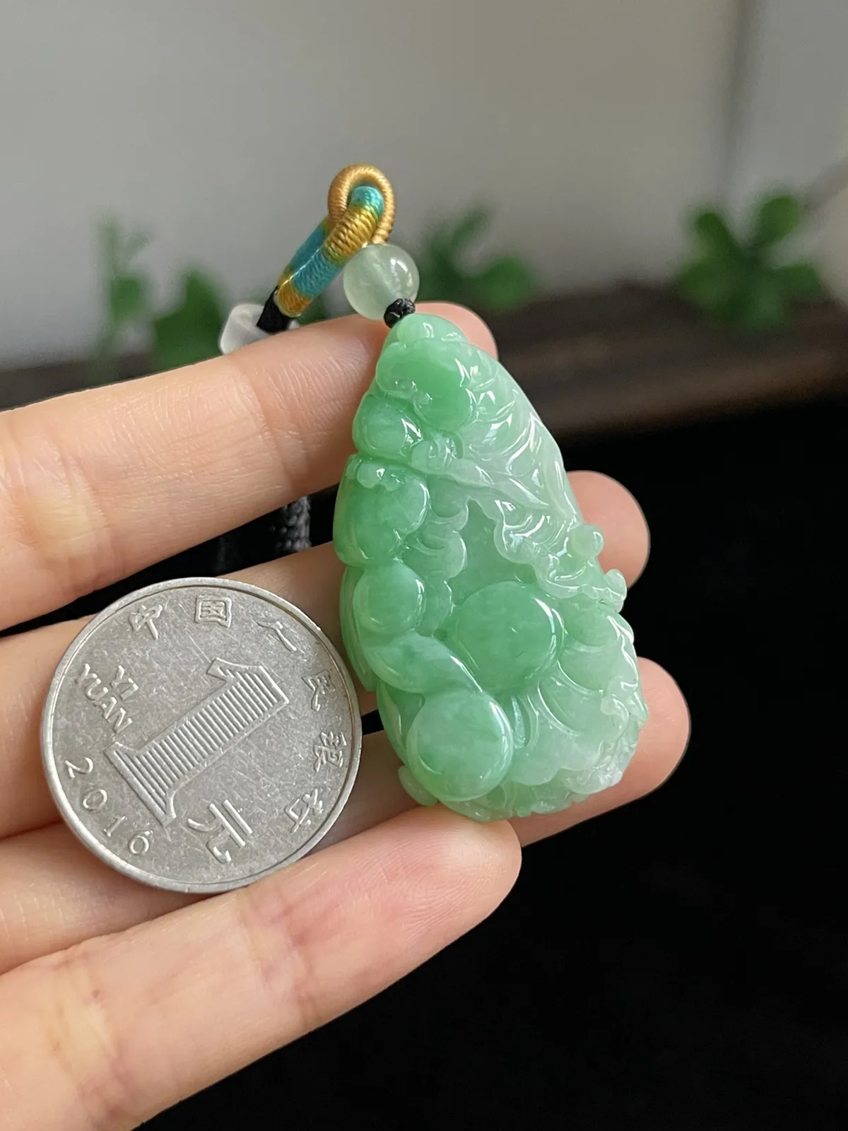 翡翠糯化种浅绿色玉白菜，配珠未测