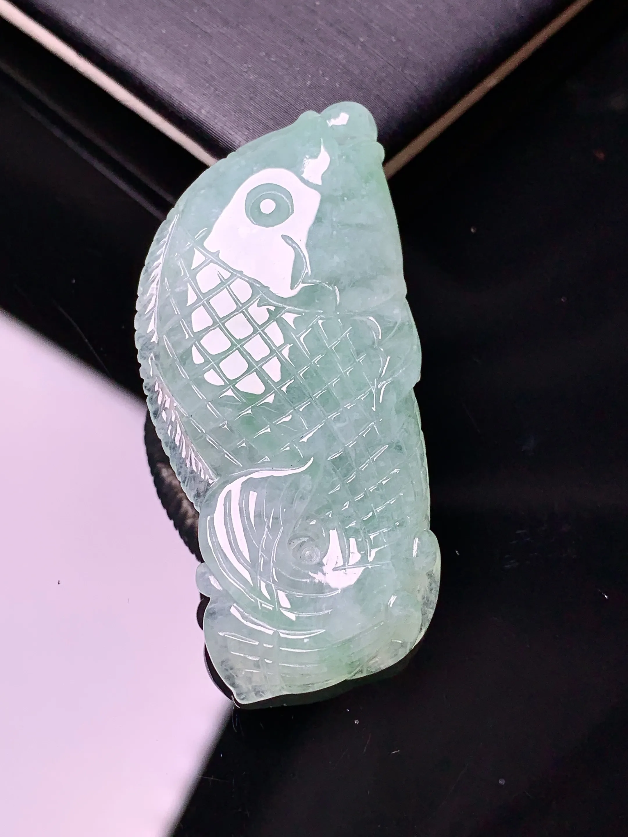 飘绿金鱼吊坠 玉质细腻 色泽清新艳丽 整体尺寸44*20*6.6