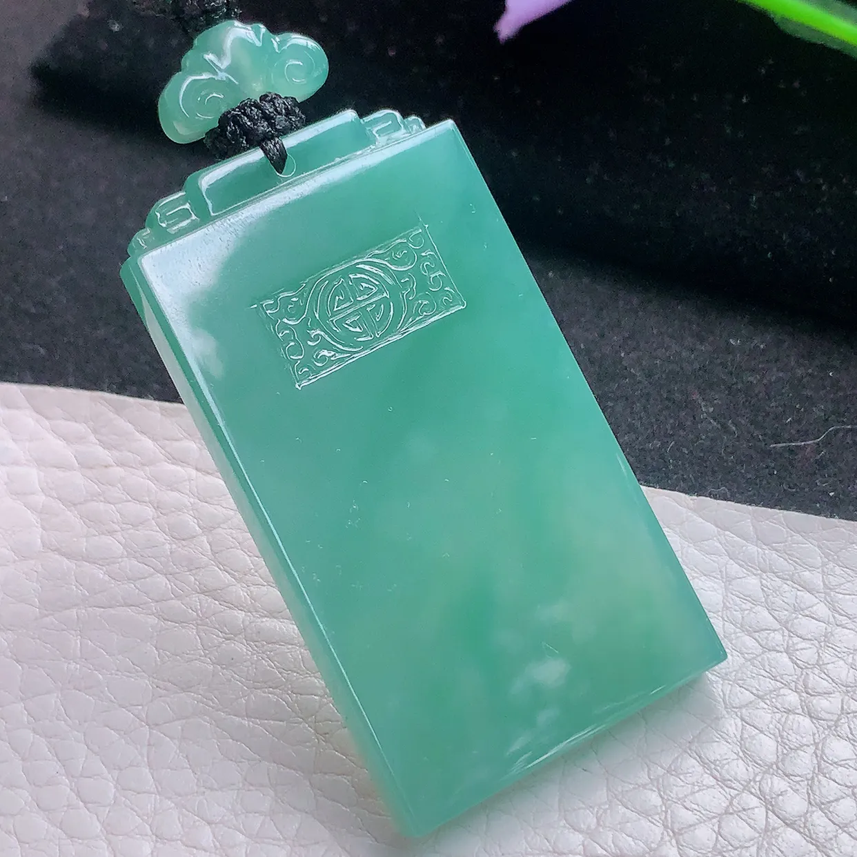 yl实拍55*30.8*5.8缅甸翡翠怀古雕冰蓝无事牌 素面牌玉项坠 玉挂件