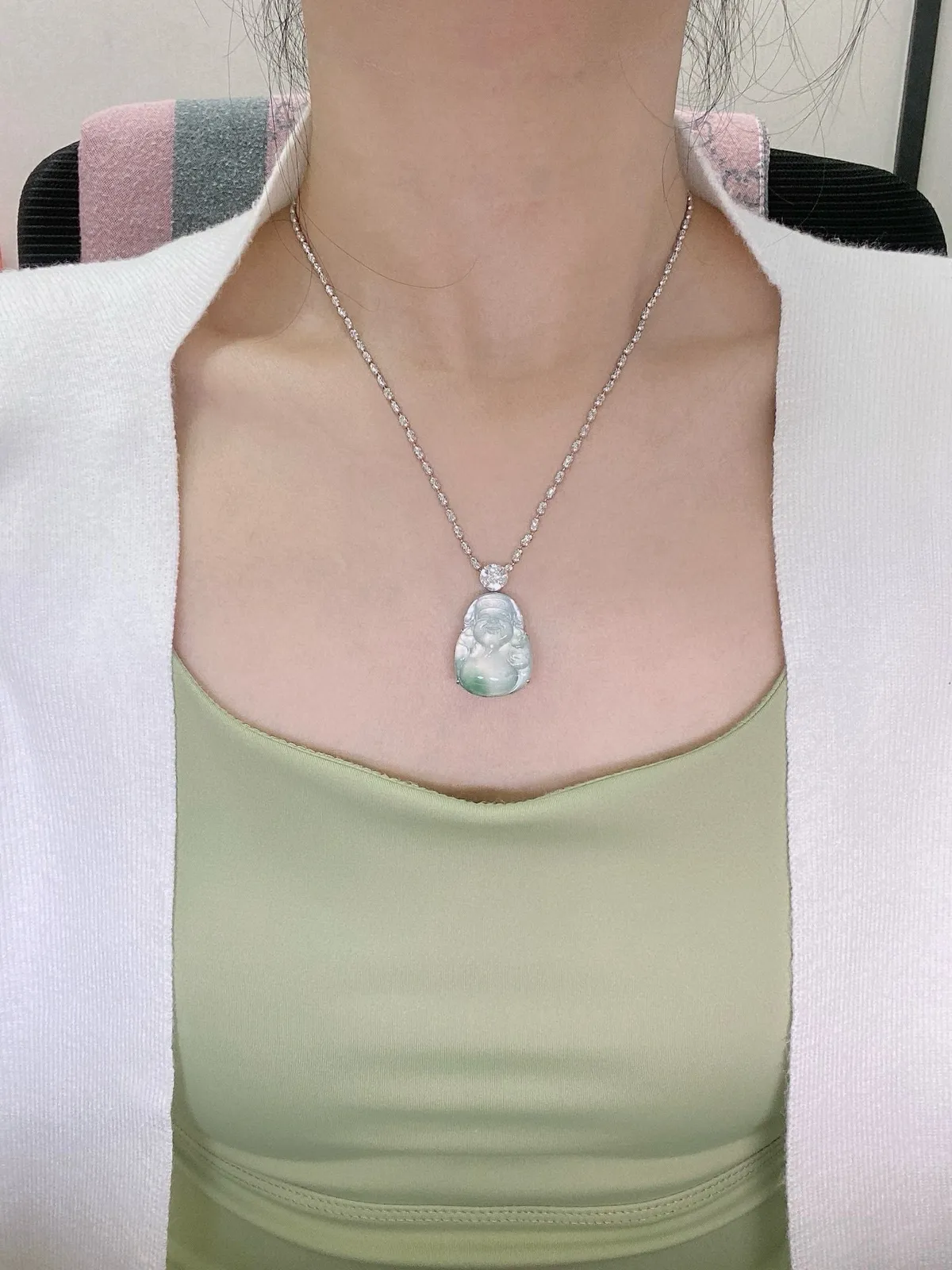 【冰种飘花财神】质地细腻，饱满圆润，笑口常开，18k金钻镶嵌，裸石尺寸26*19.3*6毫米