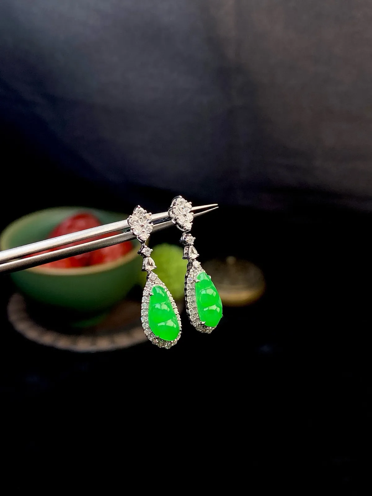 【冰种满绿福豆耳坠】种水上乘，阳绿色泽，纯净通透，收藏品质，18k金钻豪华镶嵌，裸石尺寸10.1*5