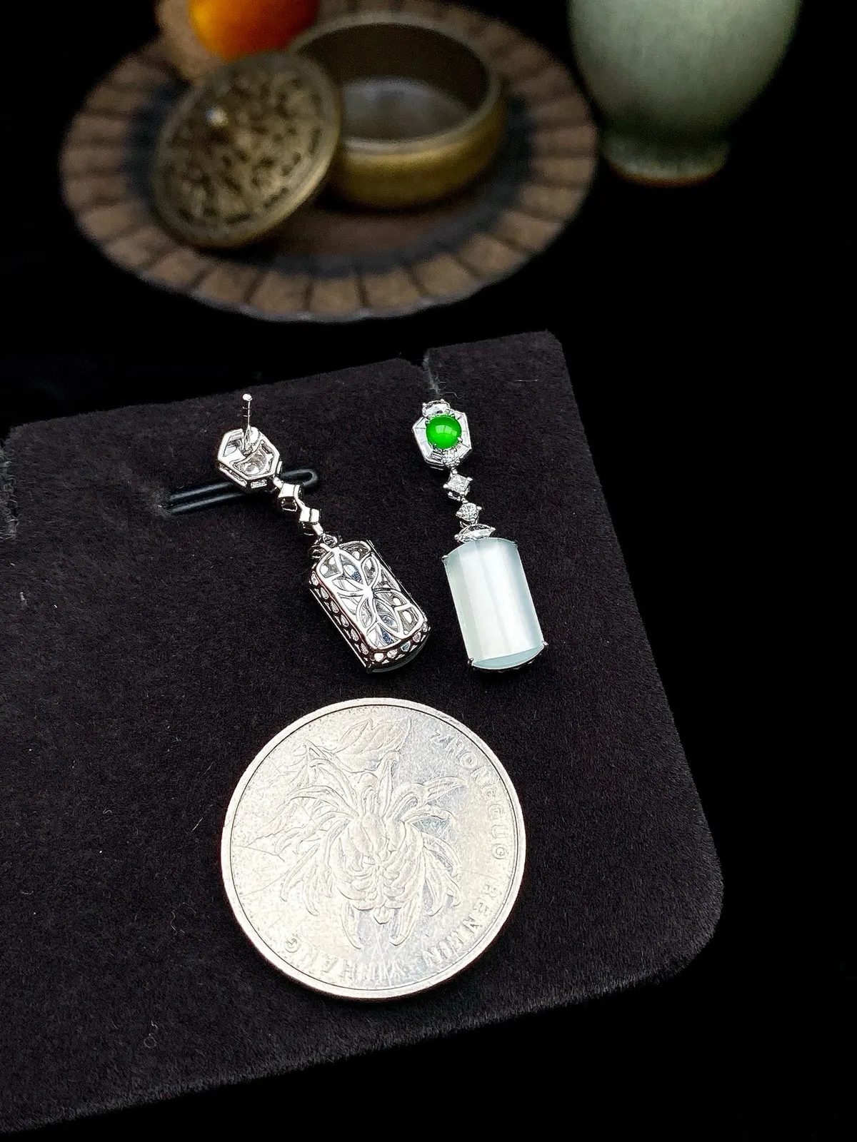 【冰种无事牌耳坠】质地细润，起刚起荧光，18K金钻镶嵌，裸石尺寸12.2*6.8*2.6毫米