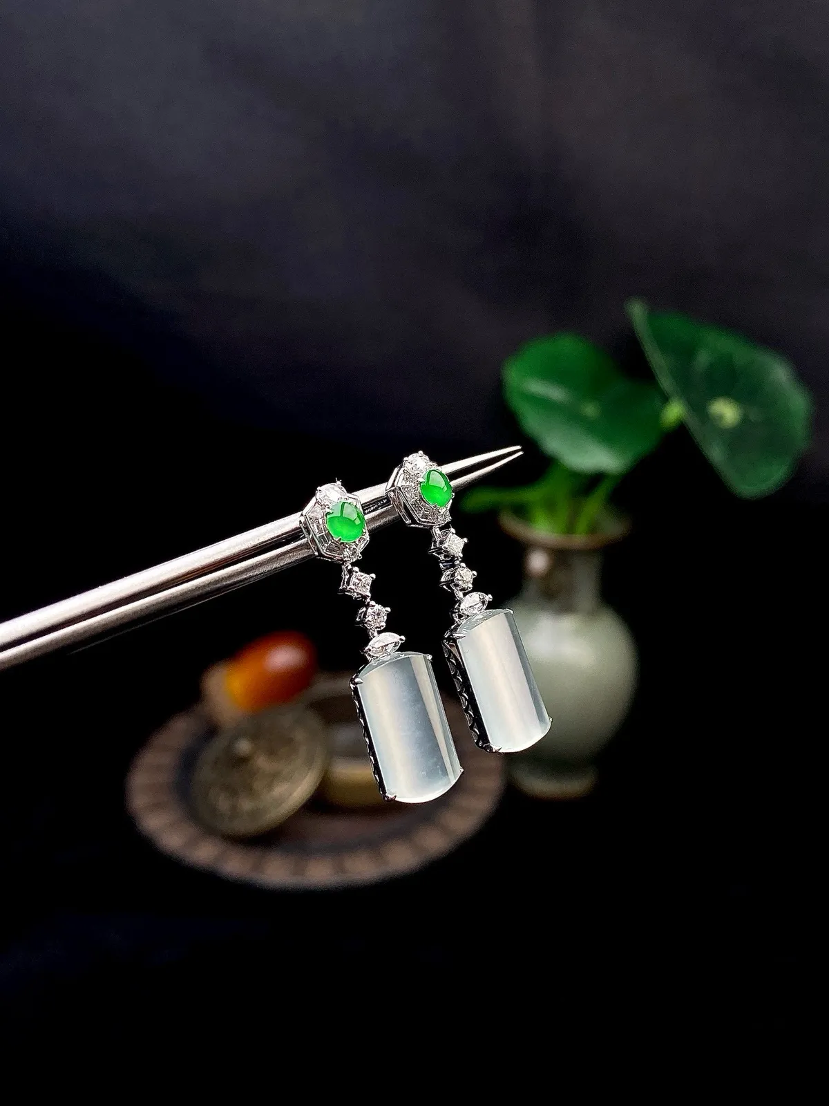 【冰种无事牌耳坠】质地细润，起刚起荧光，18K金钻镶嵌，裸石尺寸12.2*6.8*2.6毫米