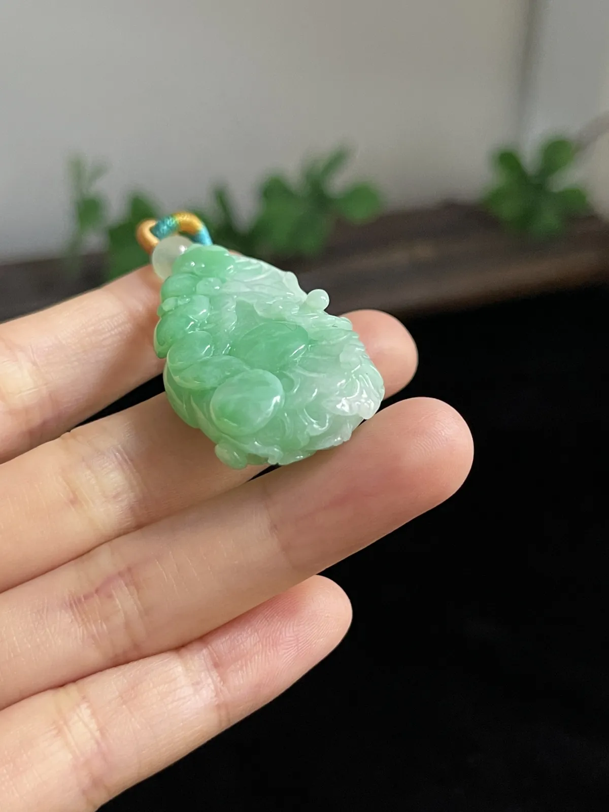 翡翠糯化种浅绿色玉白菜，配珠未测