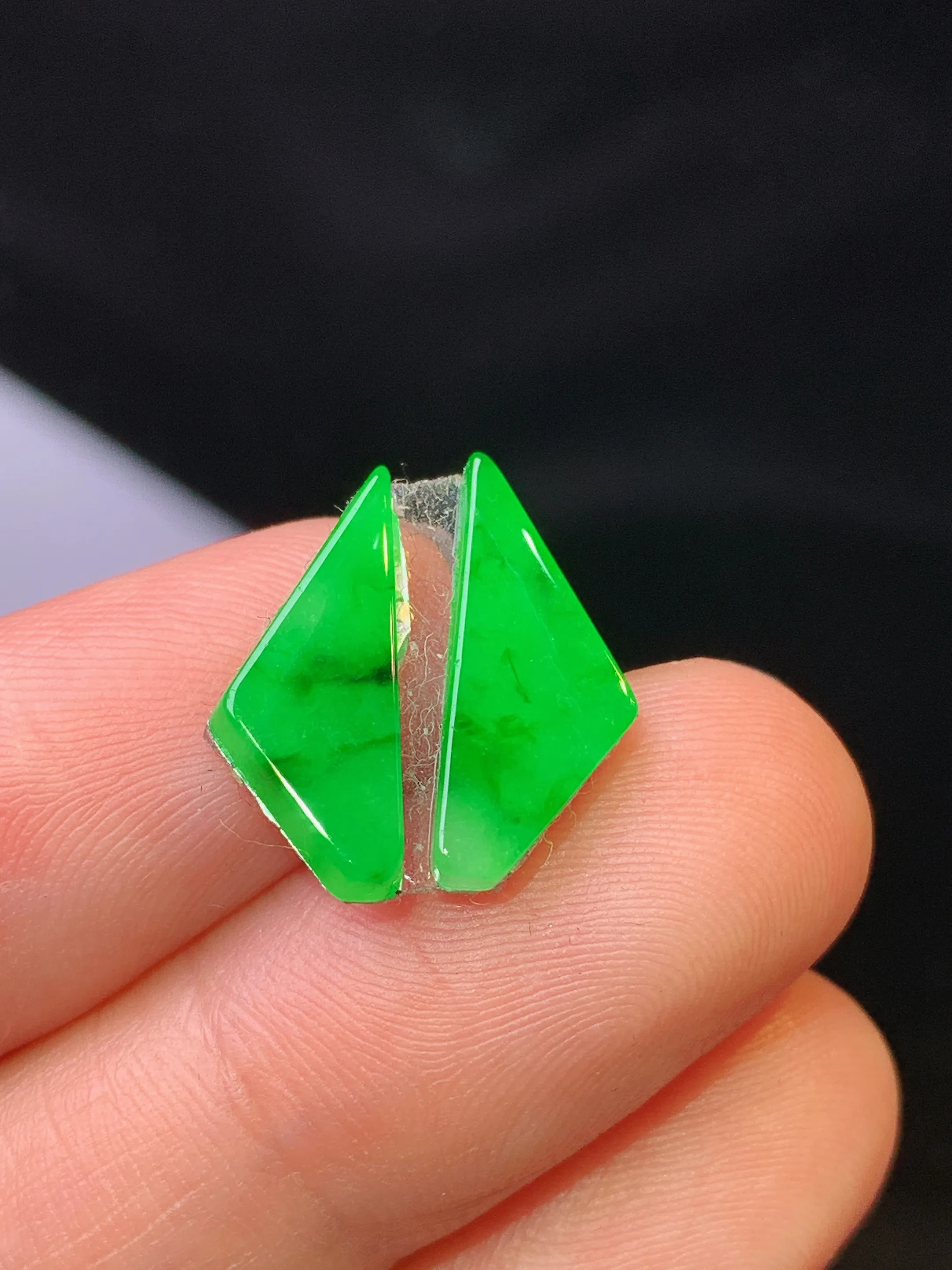 镶嵌款 翠绿方形一对 玉质细腻 色泽清新艳丽 整体尺寸16.8*6.5*2.3