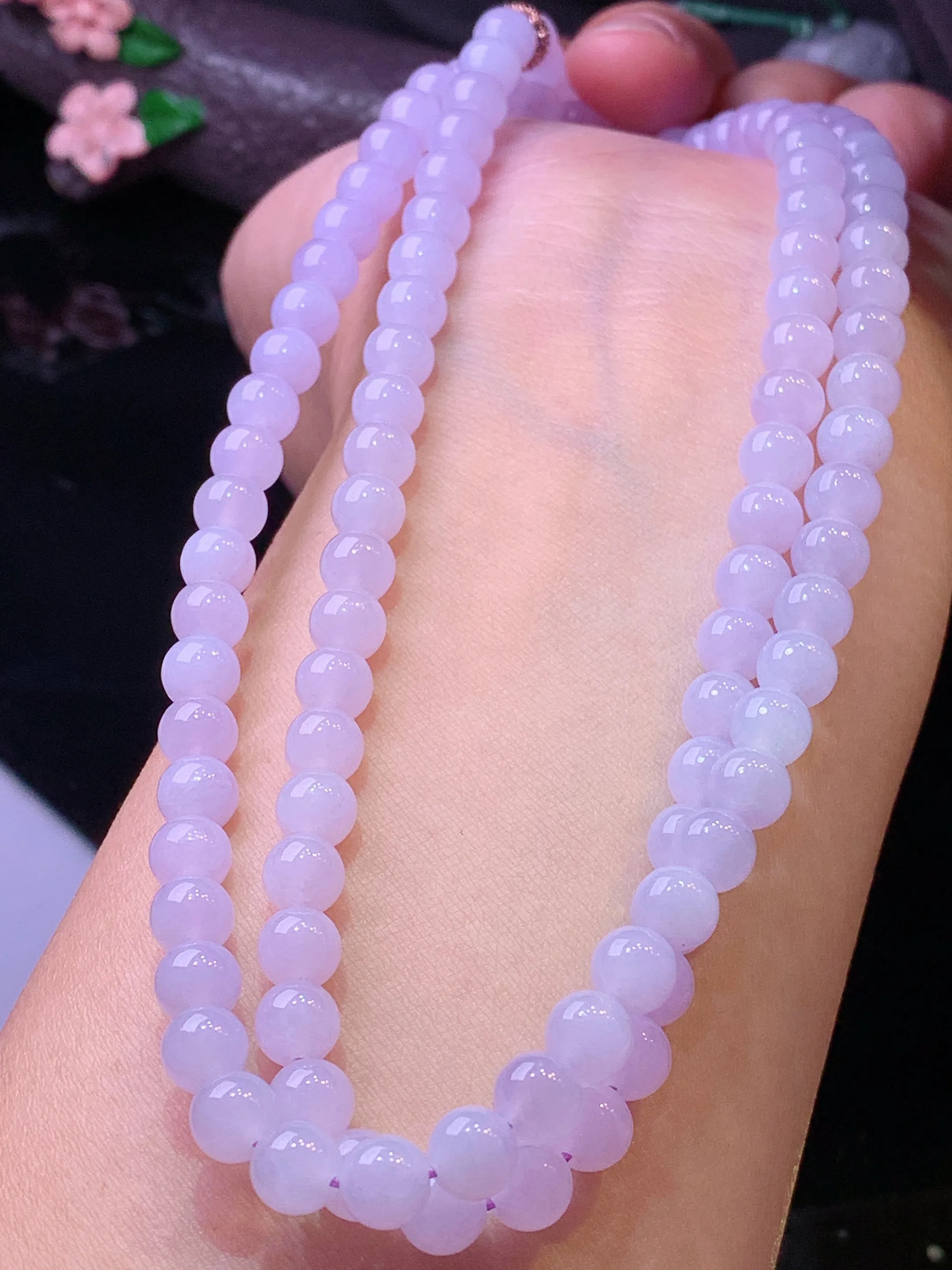 淡紫罗兰圆珠项链 玉质细腻 色泽清新艳丽 整体尺寸5.9