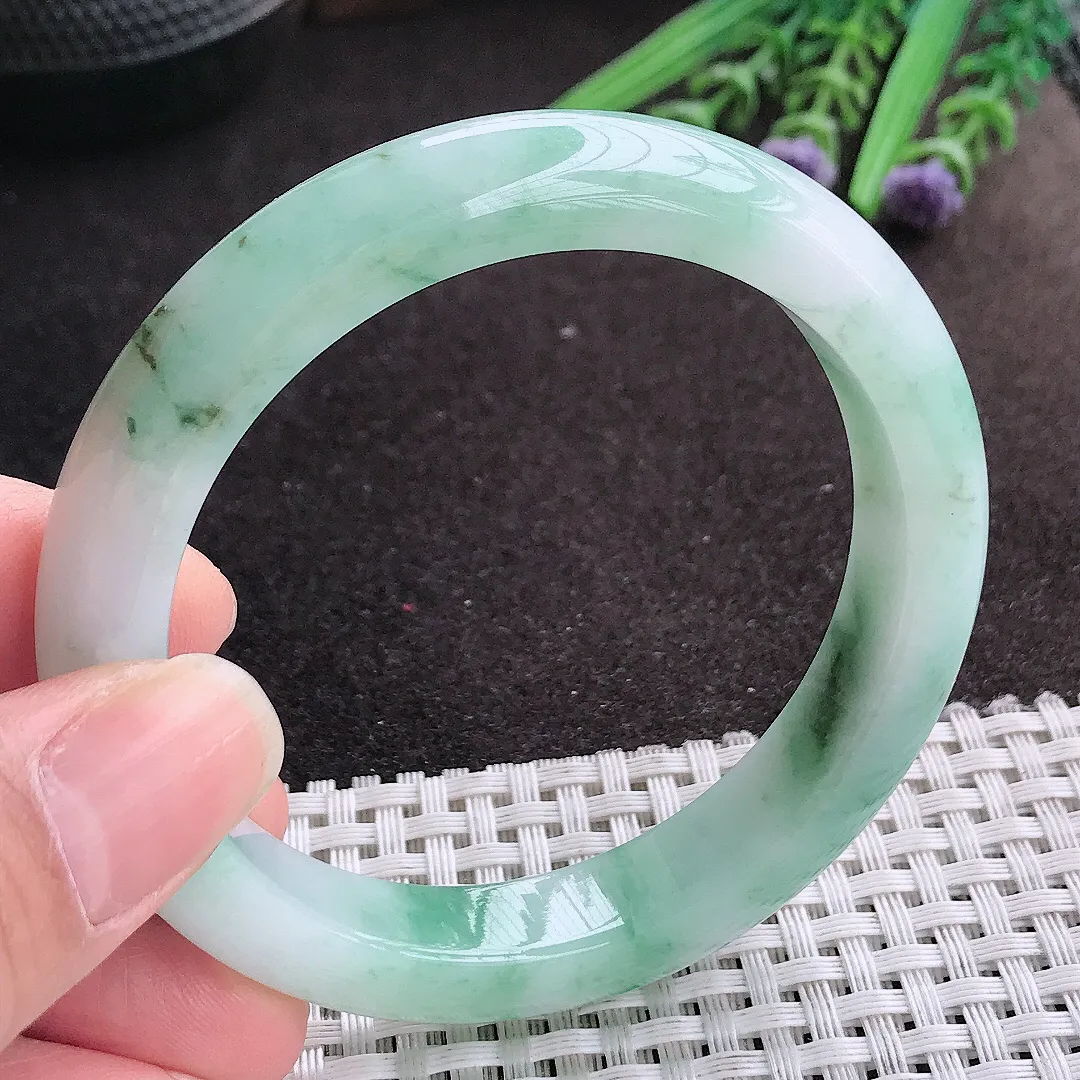 实拍A货翡翠56.5/11.4/8.5老坑精美温润飘花手镯宽边玉镯手环