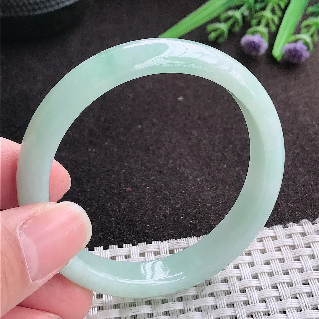 实拍A货翡翠53.5/11.3/6.8老坑秀气冰润冰晴绿手镯宽边玉镯手环