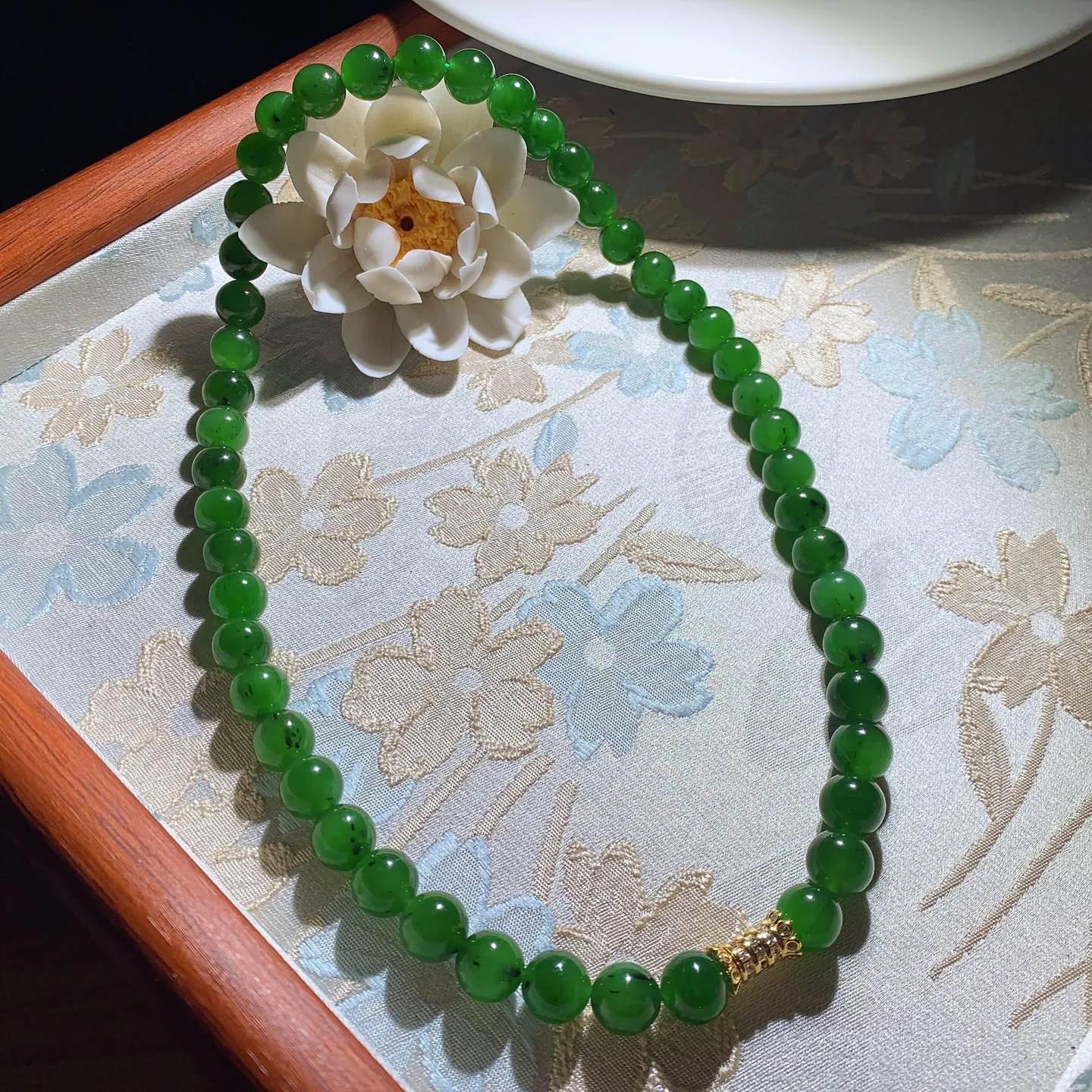 和田玉阳绿俄罗斯碧玉项链 单颗尺寸10！玉质细腻油润。手推出油品相大气。251231