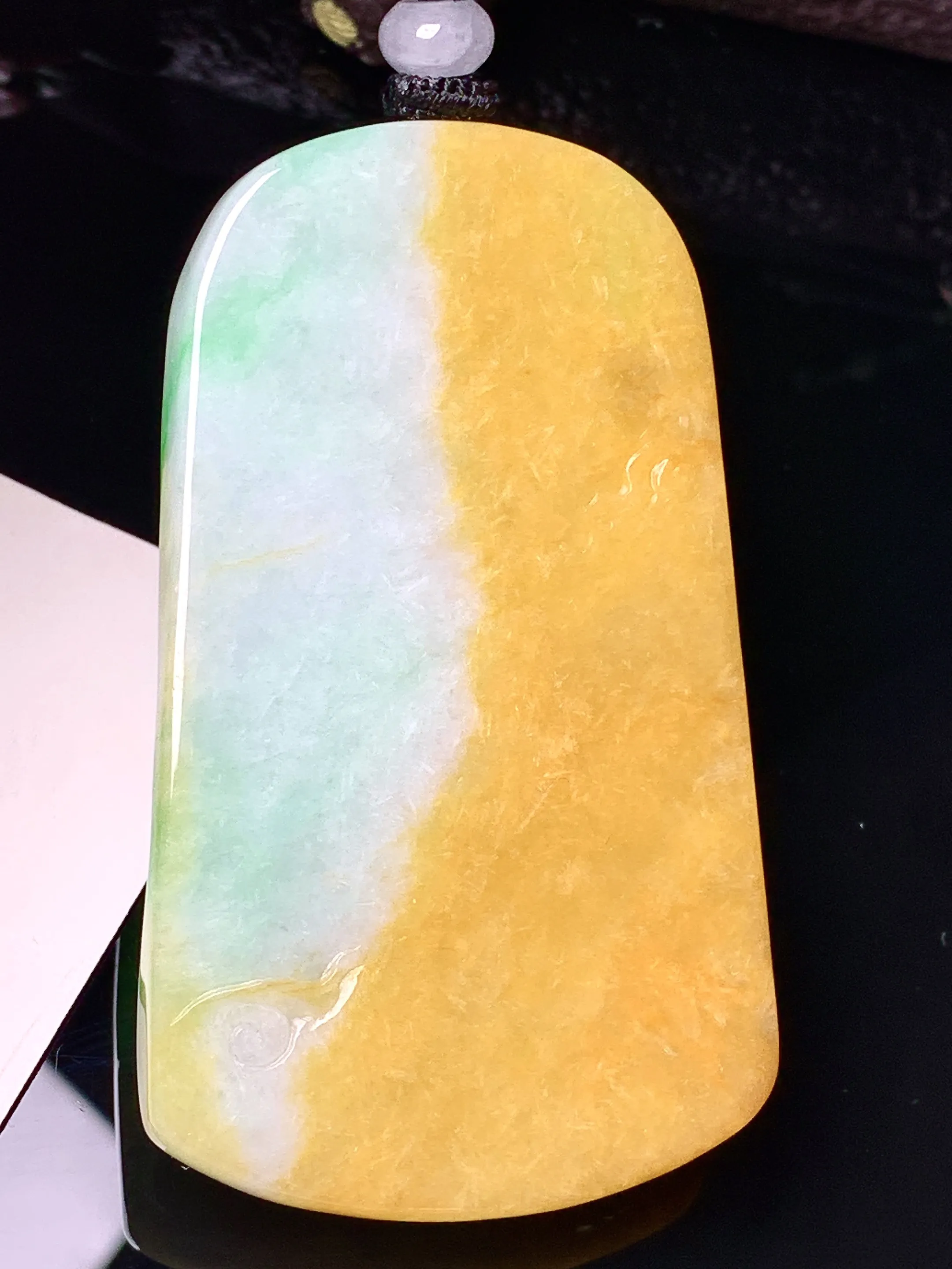 18k金钻镶嵌飘黄绿悟道山水牌吊坠 玉质细腻 色泽清新艳丽 整体尺寸62.5*36.5*10