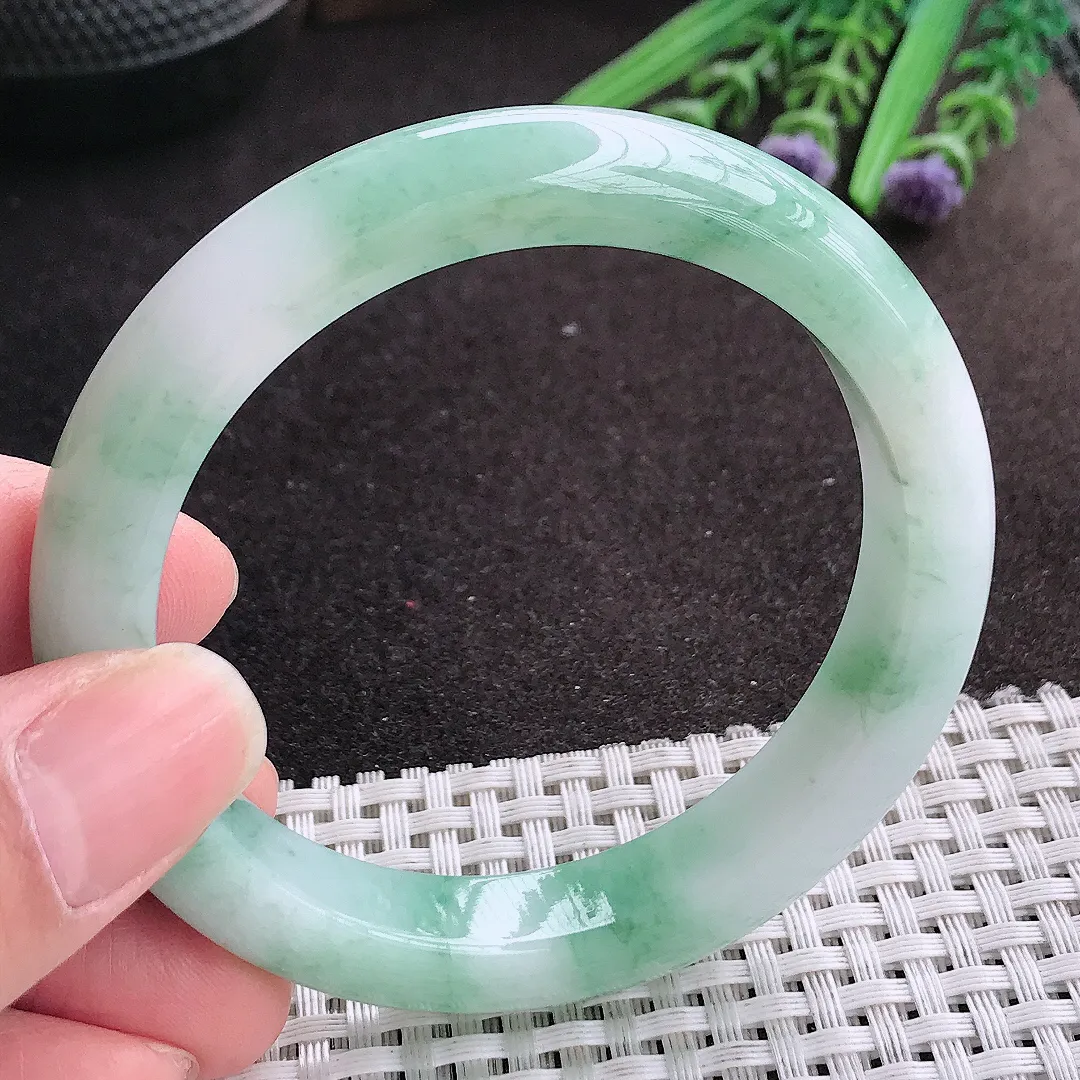 实拍A货翡翠56.5/11.4/8.5老坑精美温润飘花手镯宽边玉镯手环