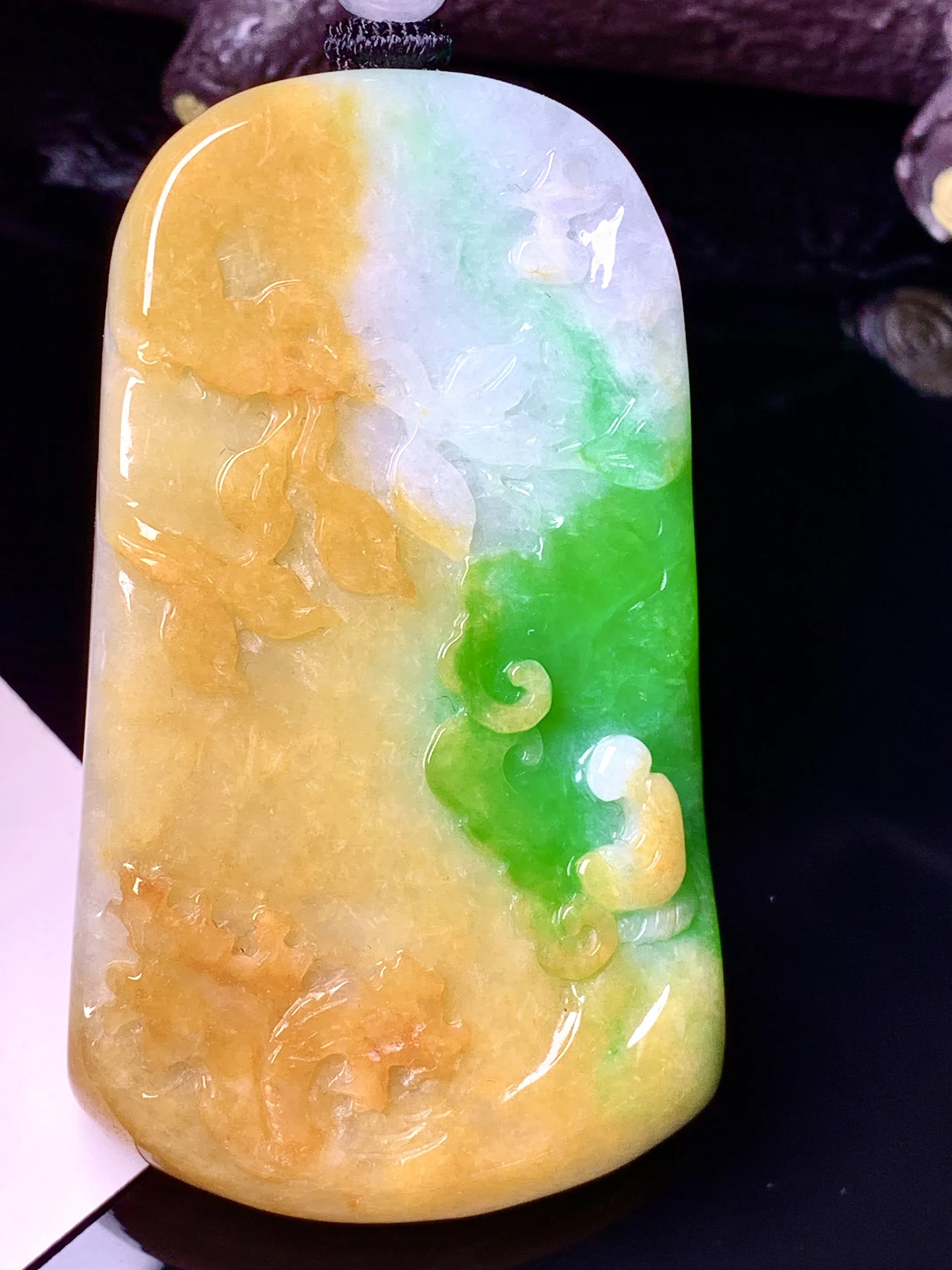 18k金钻镶嵌飘黄绿悟道山水牌吊坠 玉质细腻 色泽清新艳丽 整体尺寸62.5*36.5*10