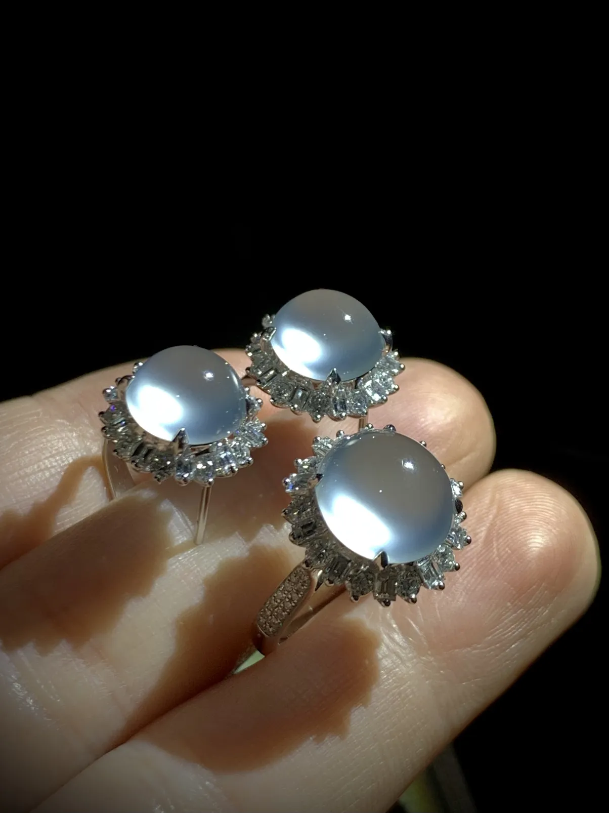 白冰蛋面套装，
戒指裸石11-10.2-6.6mm，14#，
台面整体15.3-14.6-11.3m