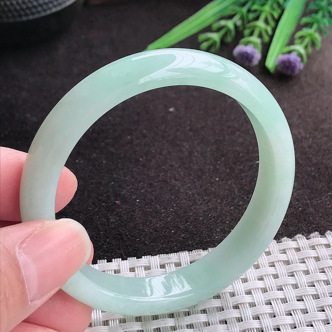 实拍A货翡翠53.5/11.3/6.8老坑秀气冰润冰晴绿手镯宽边玉镯手环