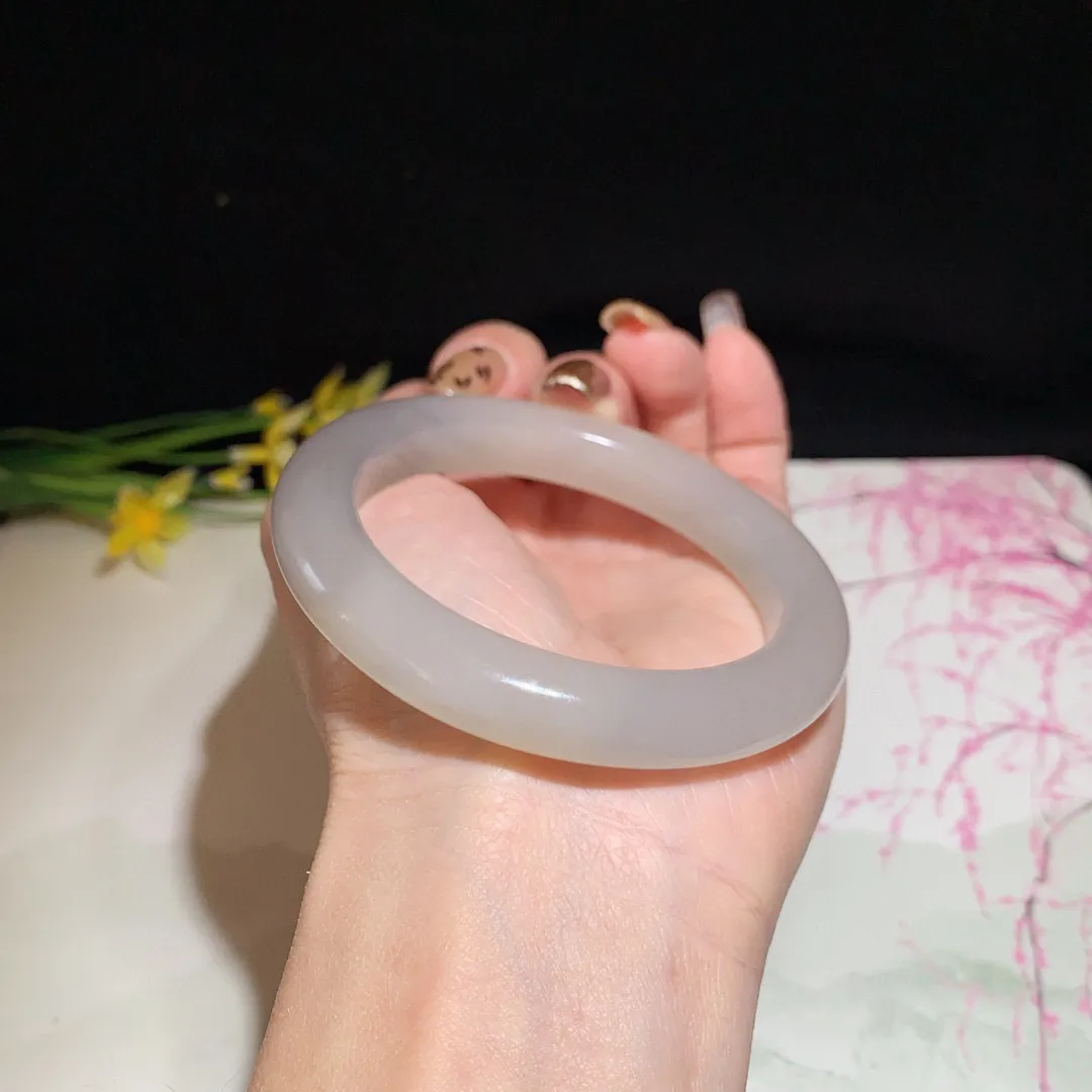 和田玉55圈口藕粉漂紫双色手镯！玉质细腻油润 底色纯净 无裂无杂 脂粉好，品质好