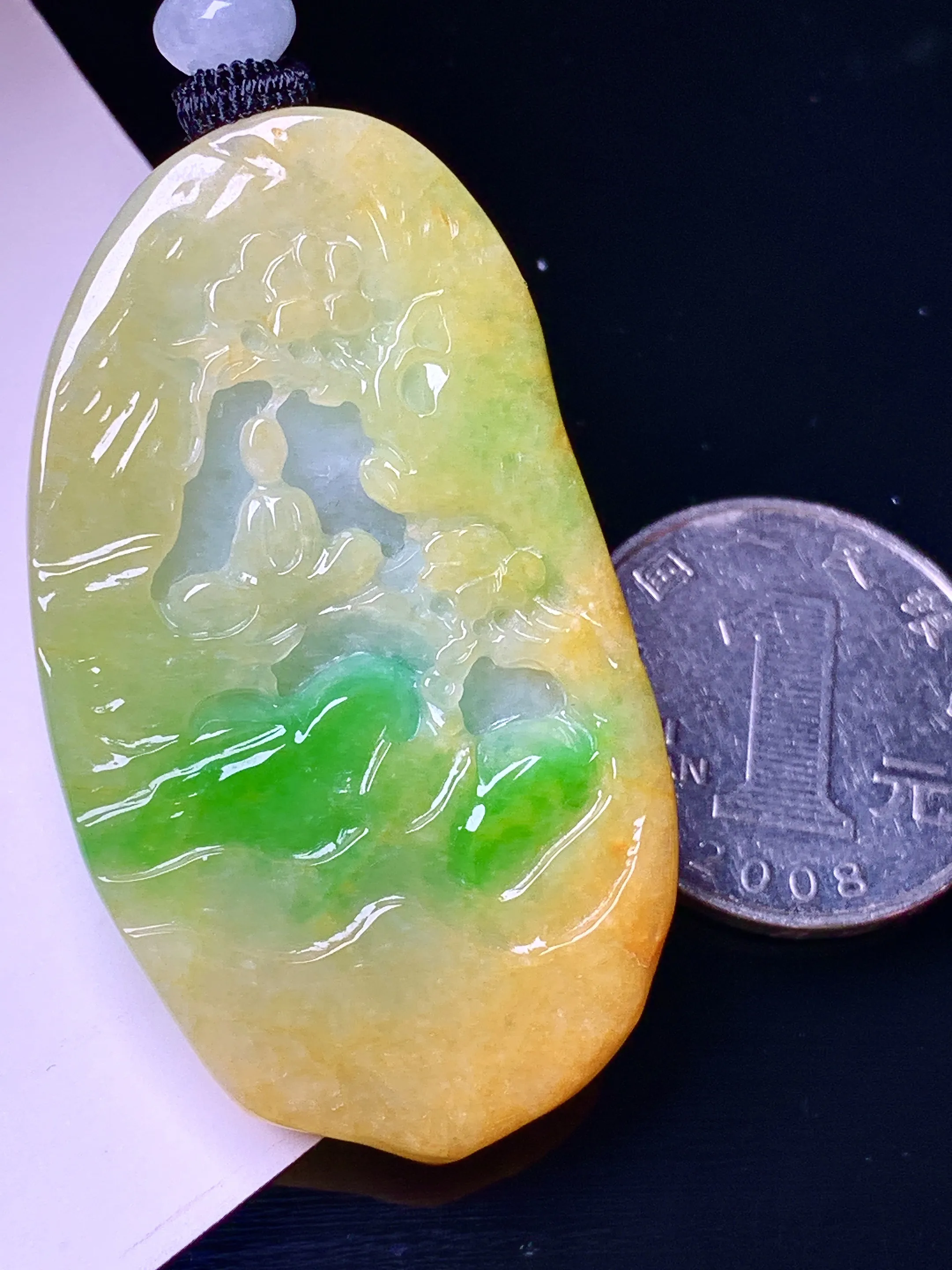 飘黄绿悟道山水牌吊坠 玉质细腻 色泽清新艳丽 整体尺寸50.5*28.3*6.5