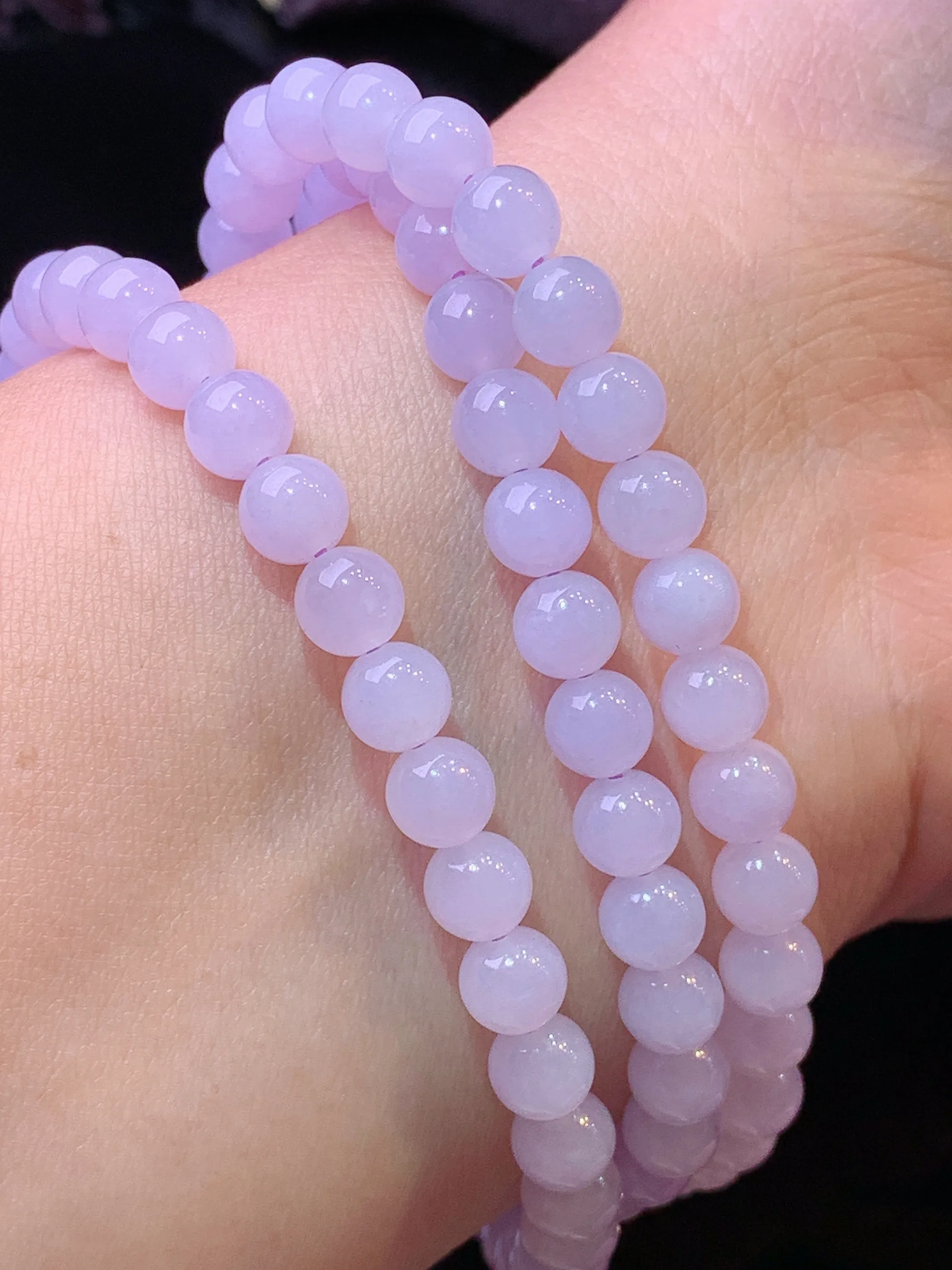 淡紫罗兰圆珠项链 玉质细腻 色泽清新艳丽 整体尺寸5.9