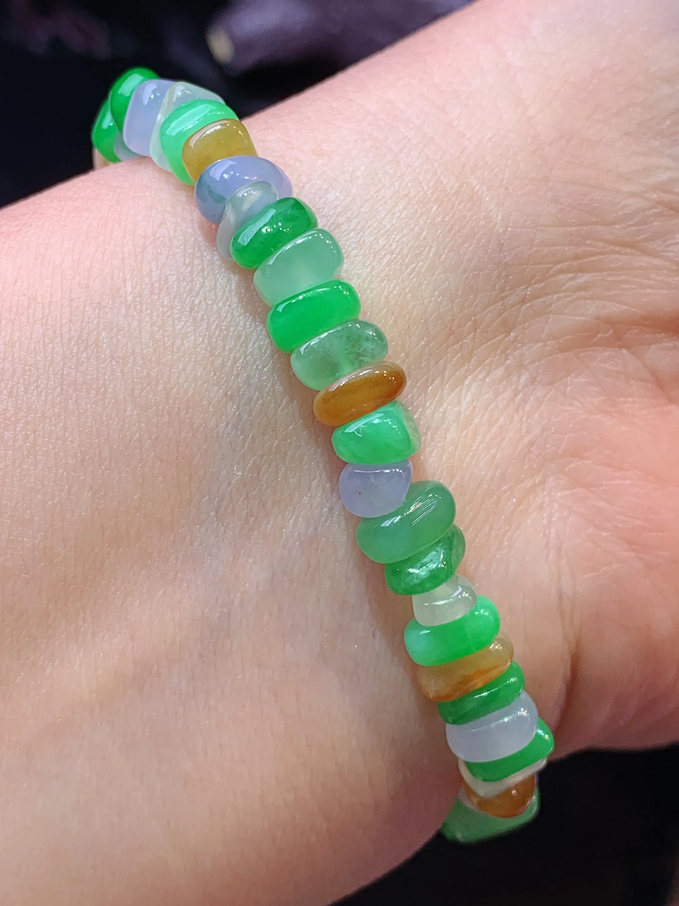 多彩随形手链 玉质细腻 色泽清新艳丽 整体尺寸7*5*3.5