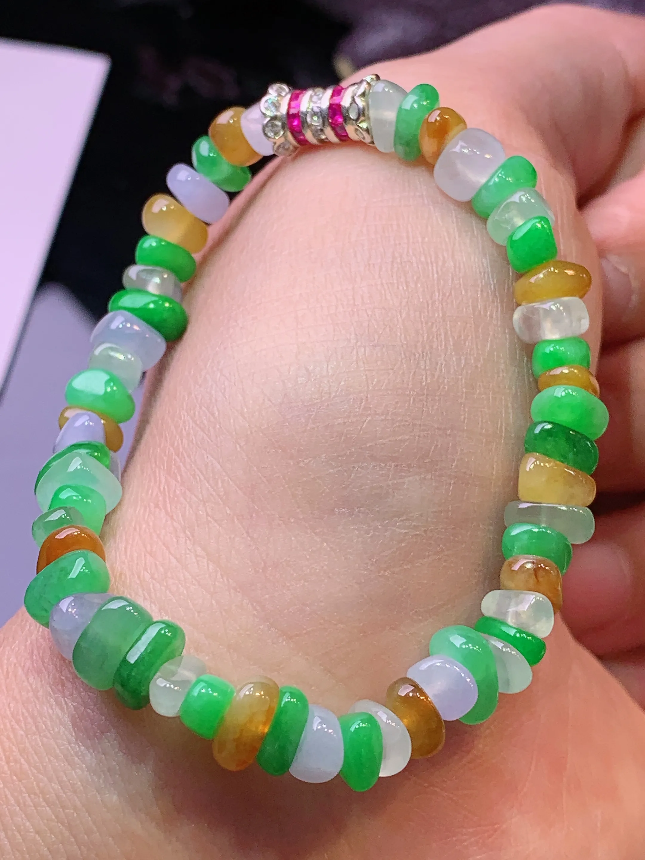 多彩随形手链 玉质细腻 色泽清新艳丽 整体尺寸7*5*3.5